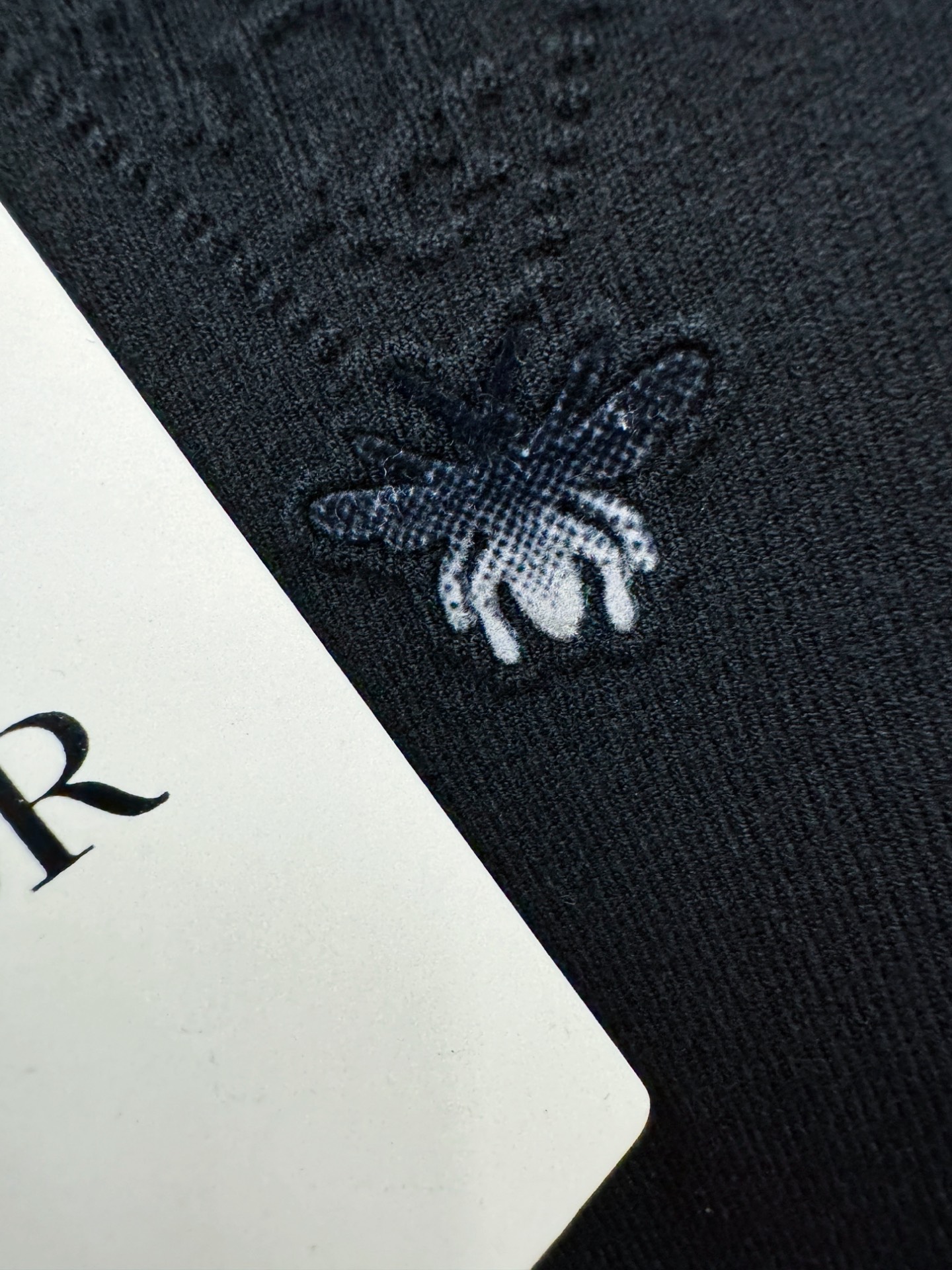 Dior迪奥2025秋冬新款毛衣，桑蚕丝+绵羊毛，顶级桑蚕丝绵羊毛面料，手感柔软。 logo图案设计，贸