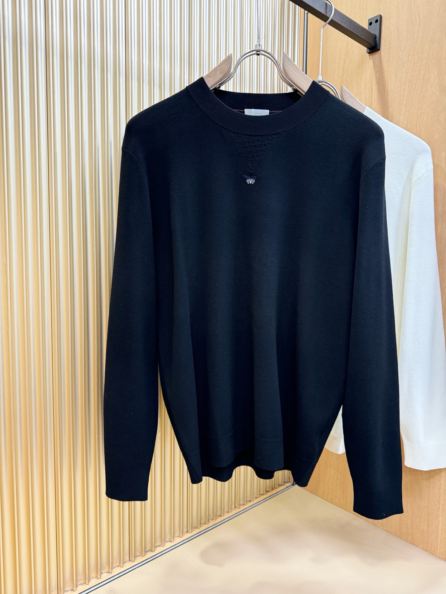 Dior迪奥2025秋冬新款毛衣，桑蚕丝+绵羊毛，顶级桑蚕丝绵羊毛面料，手感柔软。 logo图案设计，贸