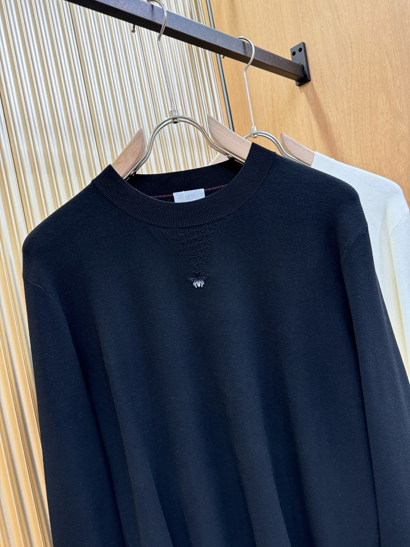 Dior迪奥2025秋冬新款毛衣，桑蚕丝+绵羊毛，顶级桑蚕丝绵羊毛面料，手感柔软。 logo图案设计，贸