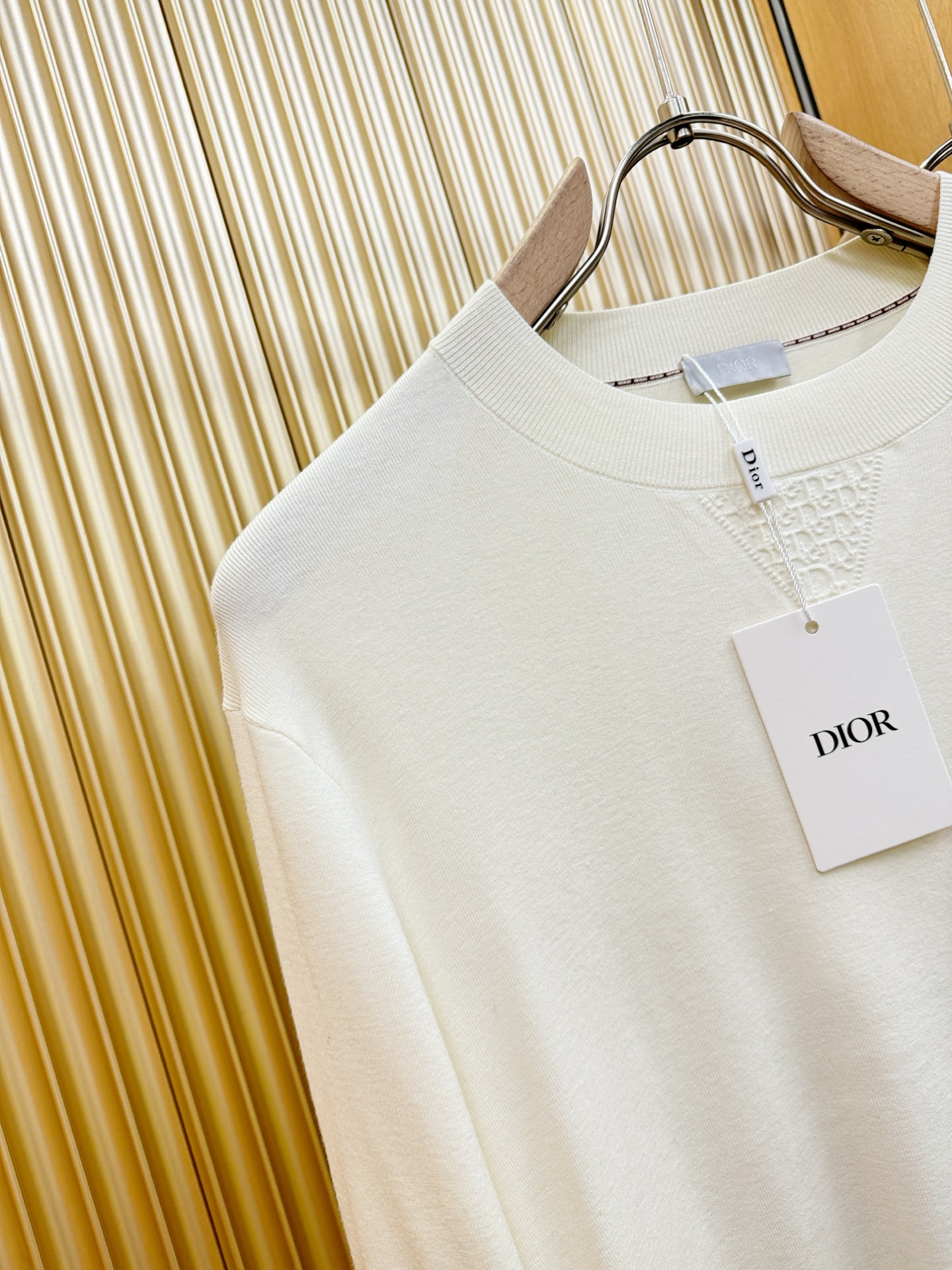 Dior迪奥2025秋冬新款毛衣，桑蚕丝+绵羊毛，顶级桑蚕丝绵羊毛面料，手感柔软。 logo图案设计，贸