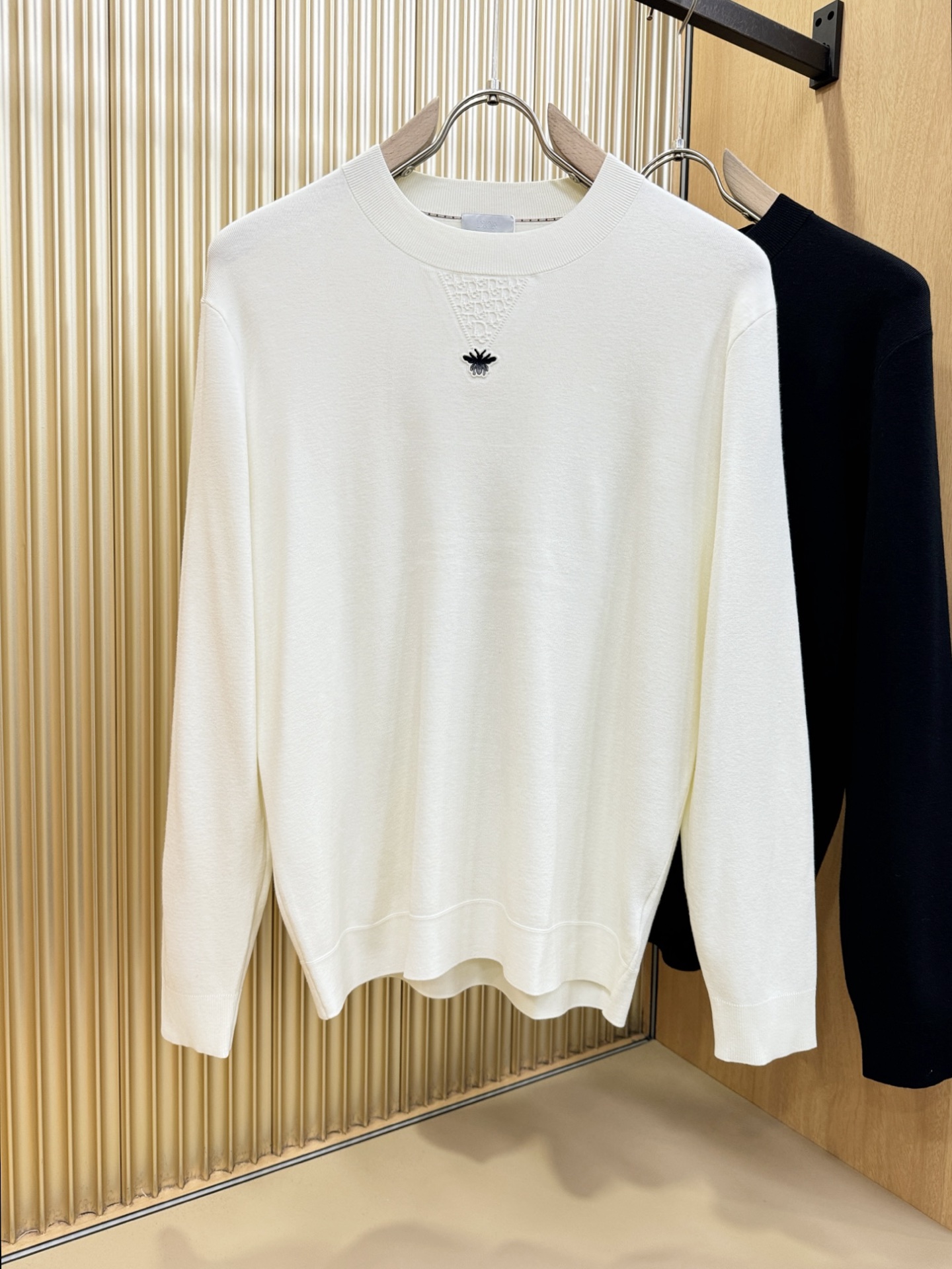 Dior迪奥2025秋冬新款毛衣，桑蚕丝+绵羊毛，顶级桑蚕丝绵羊毛面料，手感柔软。 logo图案设计，贸