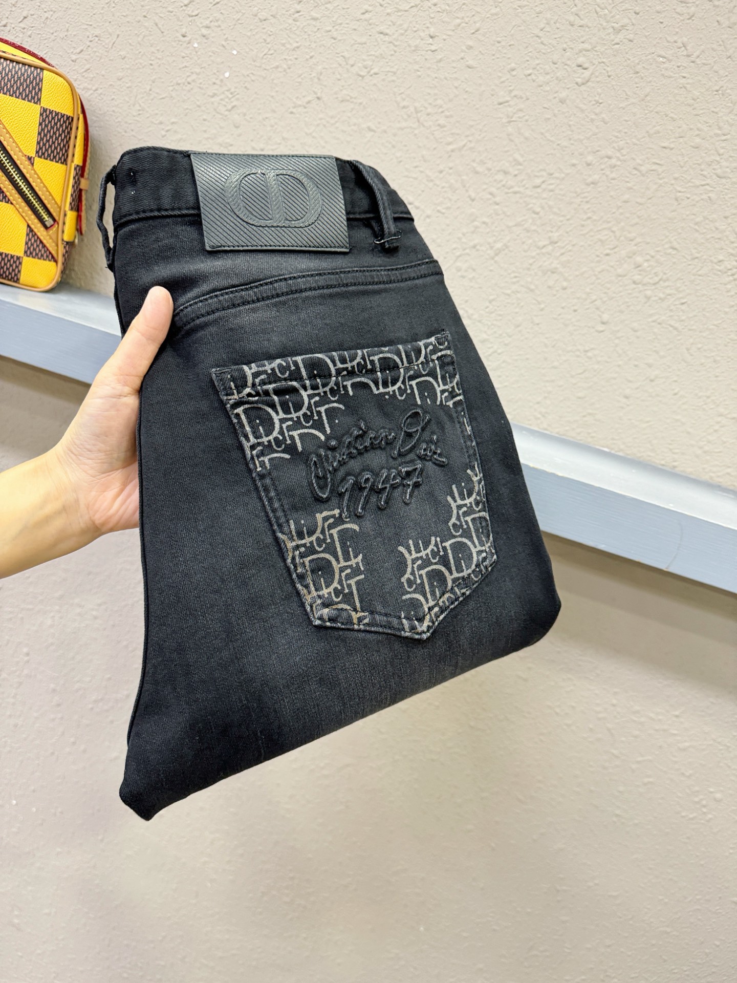 Dior迪奥 2025专柜新品，原版牛仔裤 原版重工打造，品牌经典LOGO设计，三标齐全！原版五金辅料。