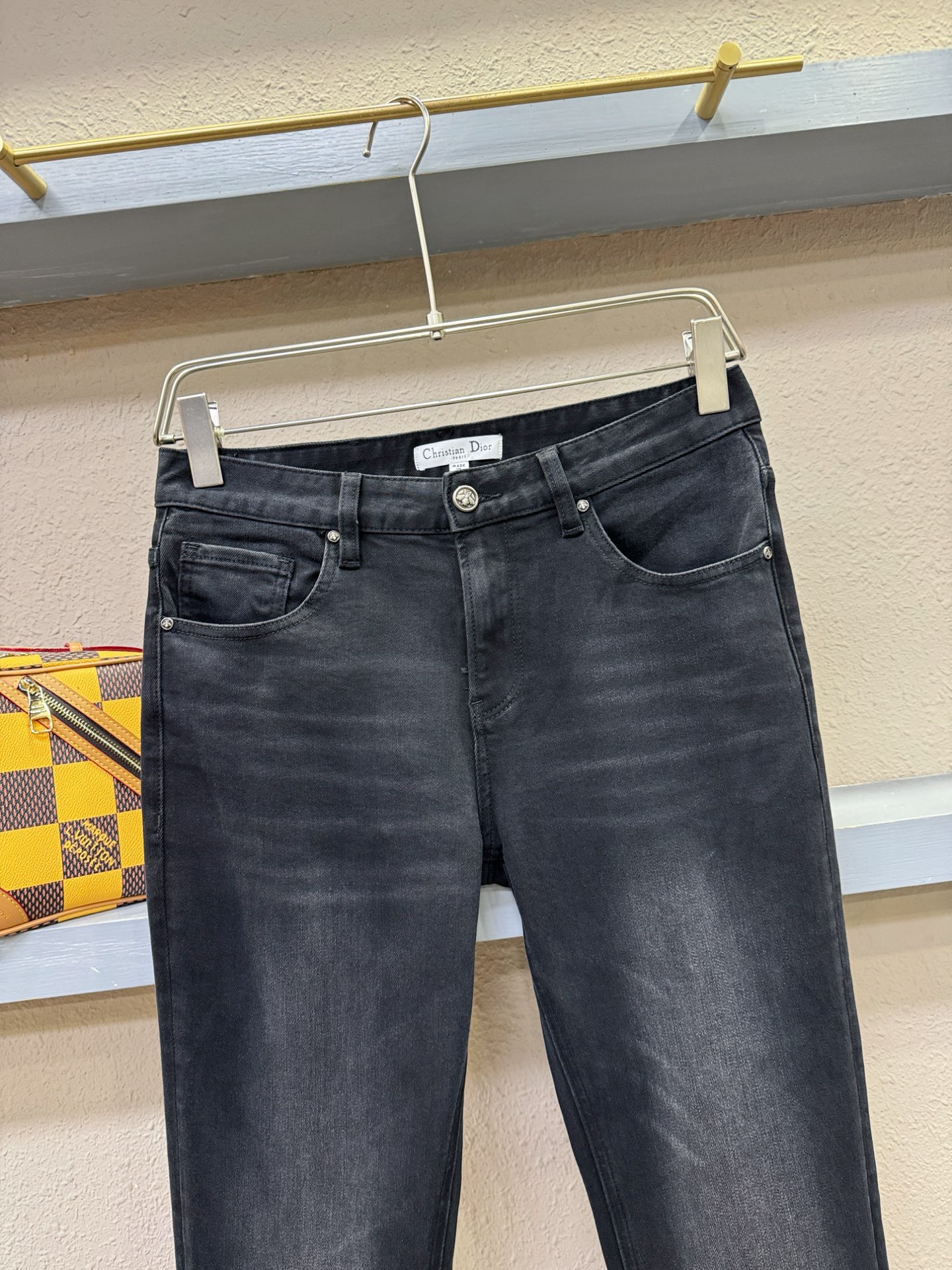 Dior迪奥 2025专柜新品，原版牛仔裤 原版重工打造，品牌经典LOGO设计，三标齐全！原版五金辅料。