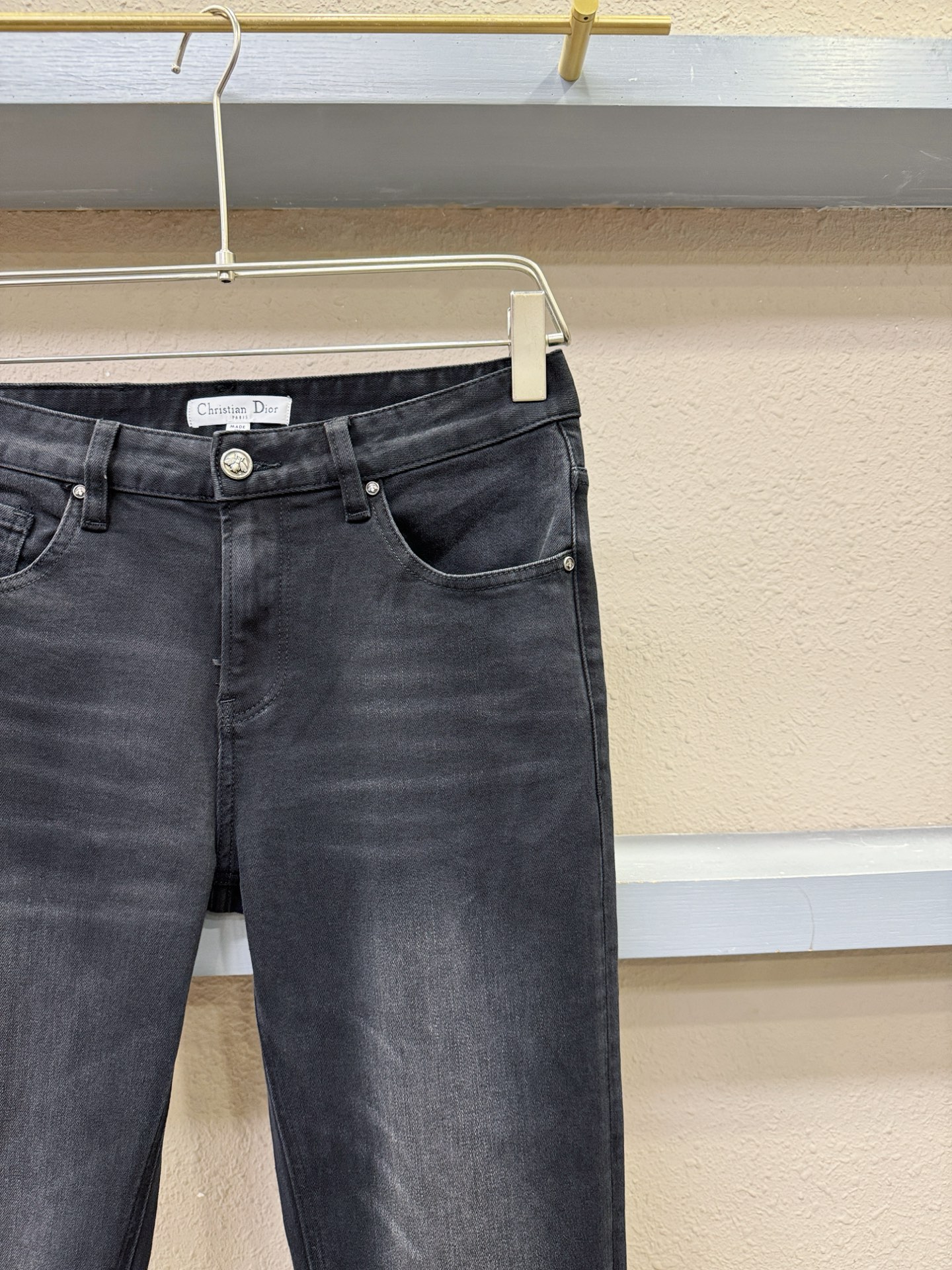 Dior迪奥 2025专柜新品，原版牛仔裤 原版重工打造，品牌经典LOGO设计，三标齐全！原版五金辅料。