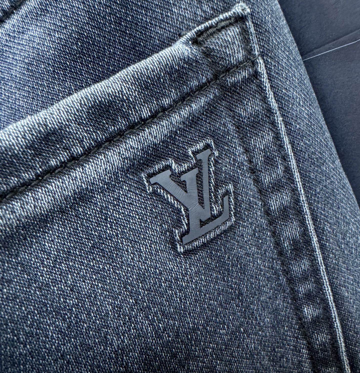 LV路易威登 2025专柜新品，原版牛仔裤 原版重工打造，品牌经典LOGO设计，三标齐全！原版五金辅料。