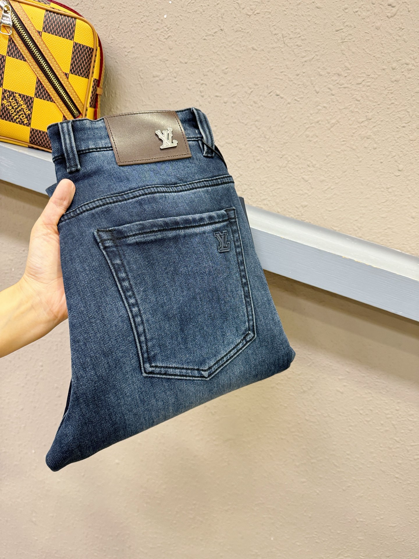 LV路易威登 2025专柜新品，原版牛仔裤 原版重工打造，品牌经典LOGO设计，三标齐全！原版五金辅料。
