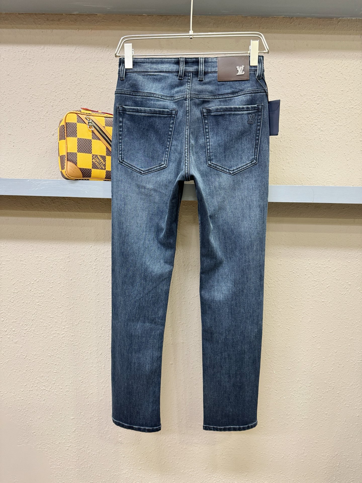 LV路易威登 2025专柜新品，原版牛仔裤 原版重工打造，品牌经典LOGO设计，三标齐全！原版五金辅料。