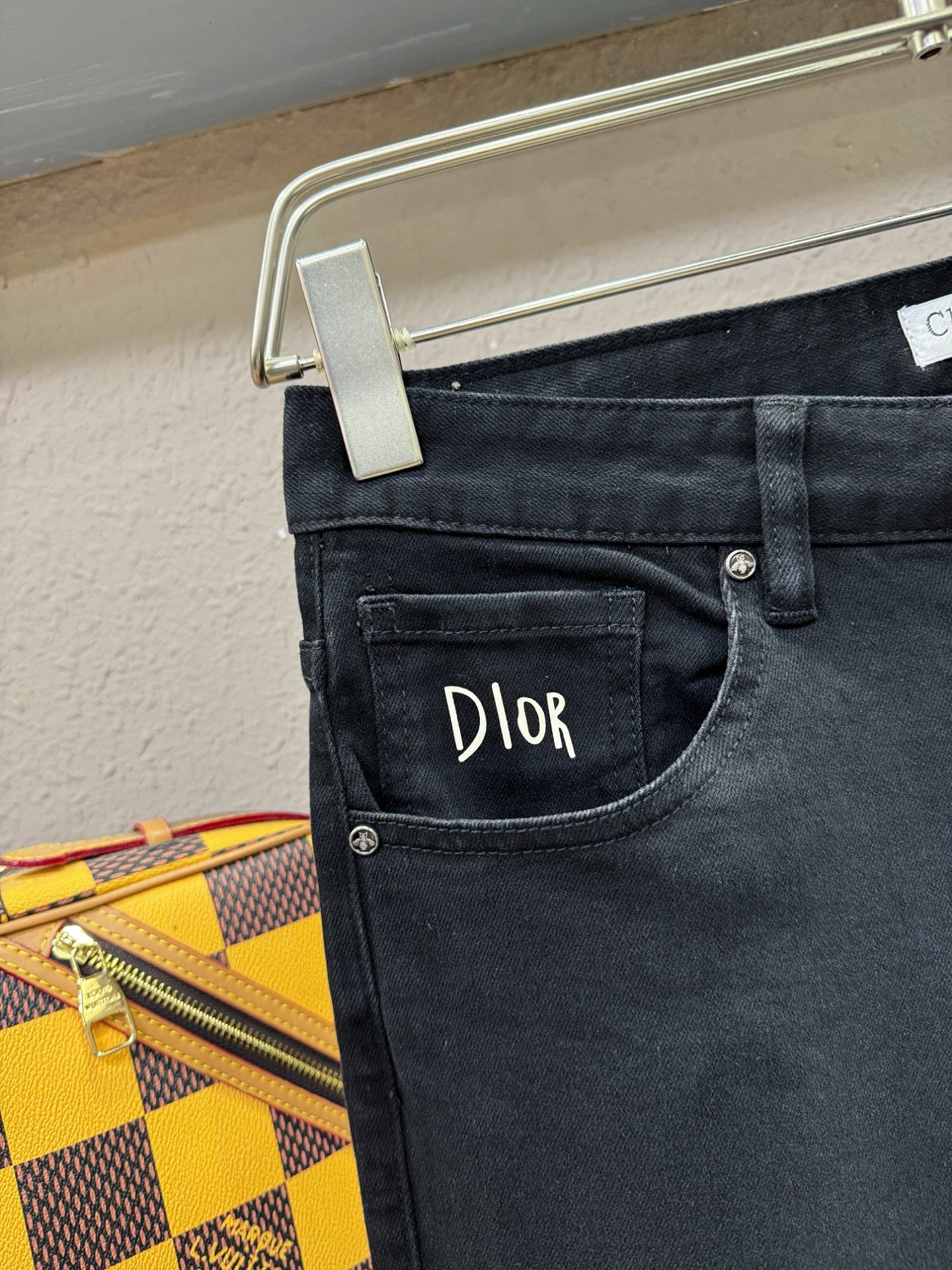 Dior迪奥 2025专柜新品，原版牛仔裤 原版重工打造，品牌经典LOGO设计，三标齐全！原版五金辅料。