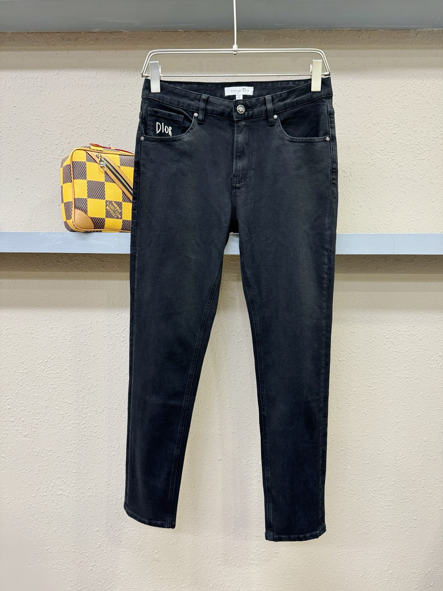 Dior迪奥 2025专柜新品，原版牛仔裤 原版重工打造，品牌经典LOGO设计，三标齐全！原版五金辅料。