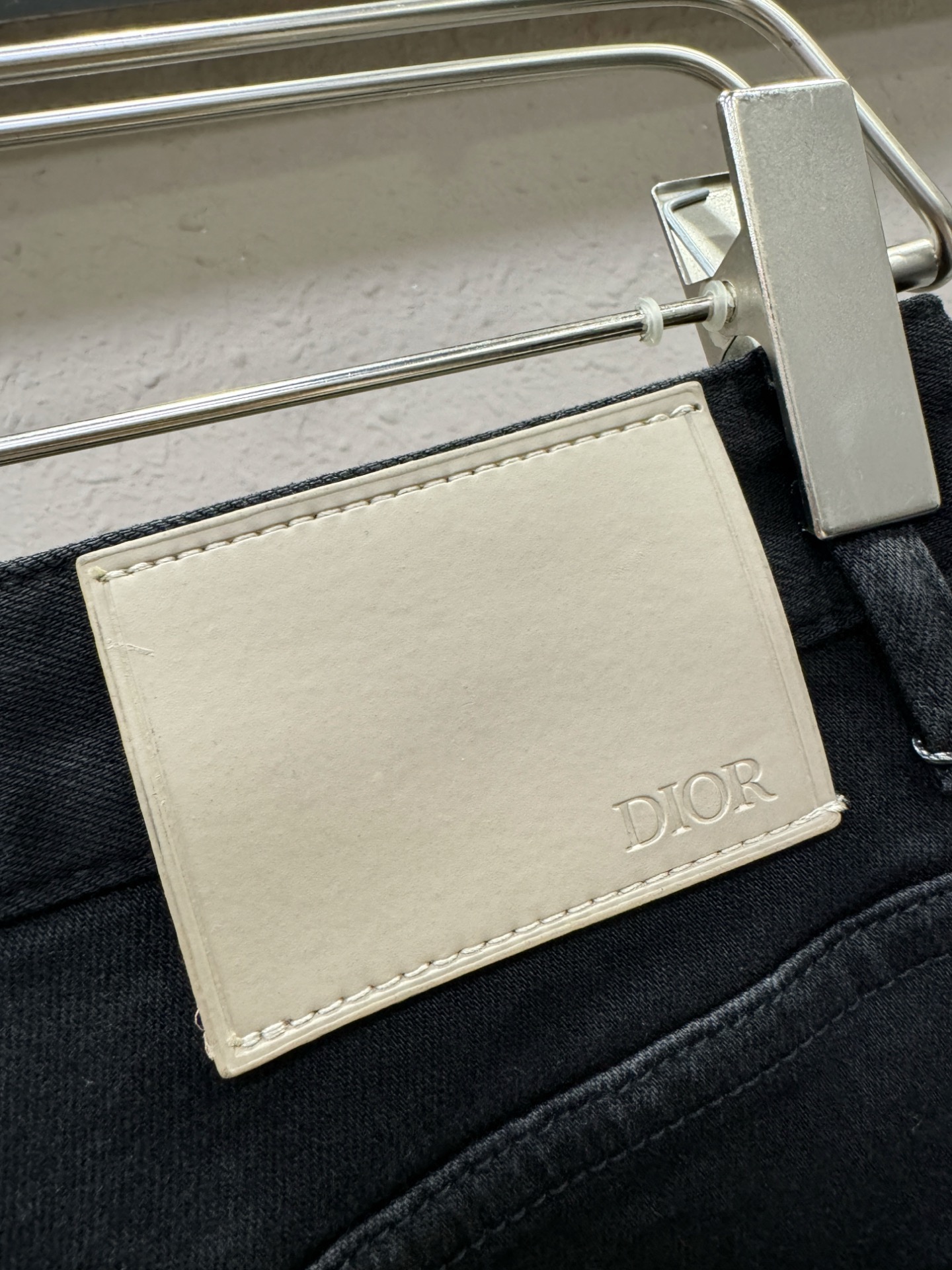 Dior迪奥 2025专柜新品，原版牛仔裤 原版重工打造，品牌经典LOGO设计，三标齐全！原版五金辅料。