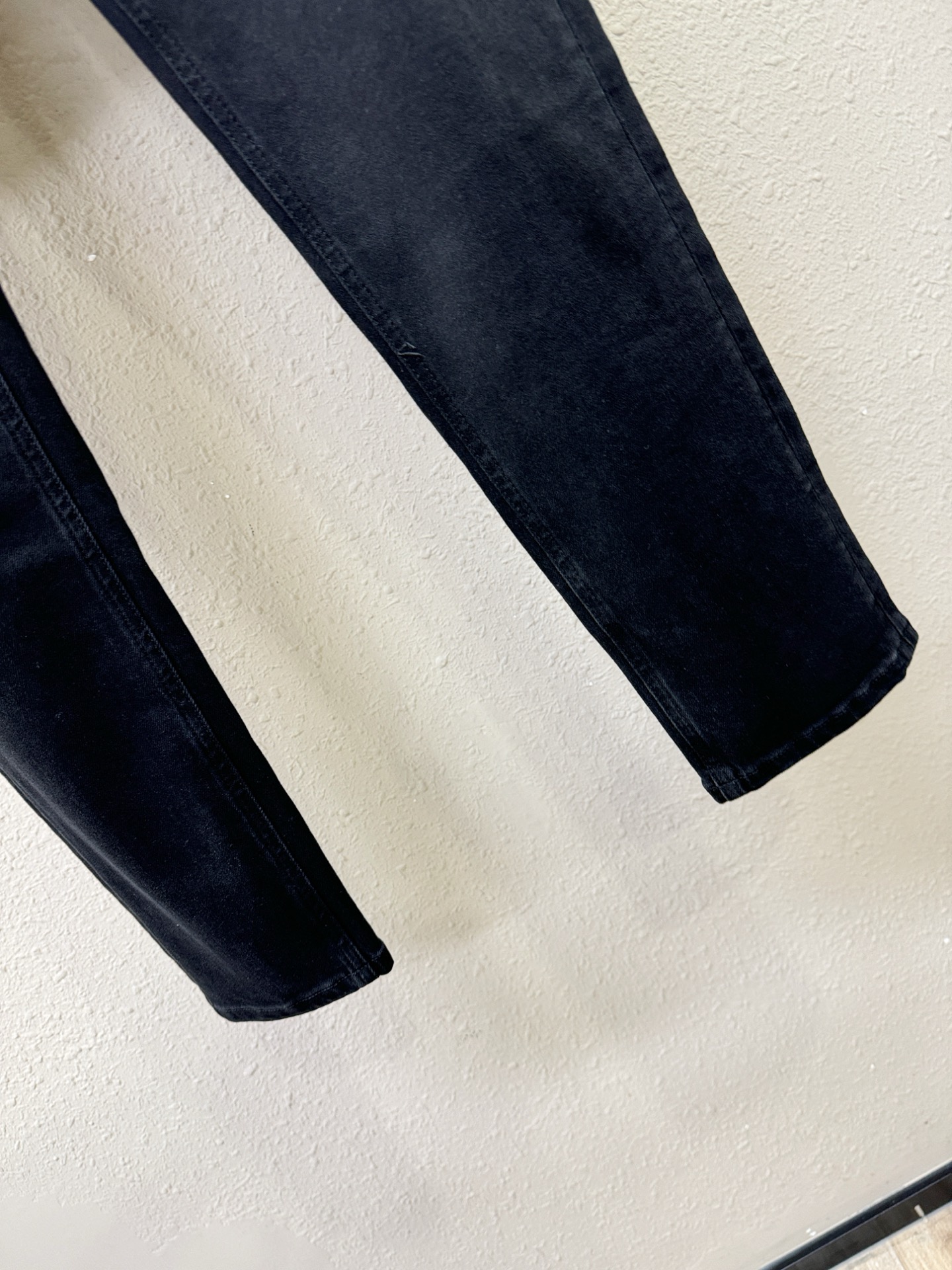 Dior迪奥 2025专柜新品，原版牛仔裤 原版重工打造，品牌经典LOGO设计，三标齐全！原版五金辅料。