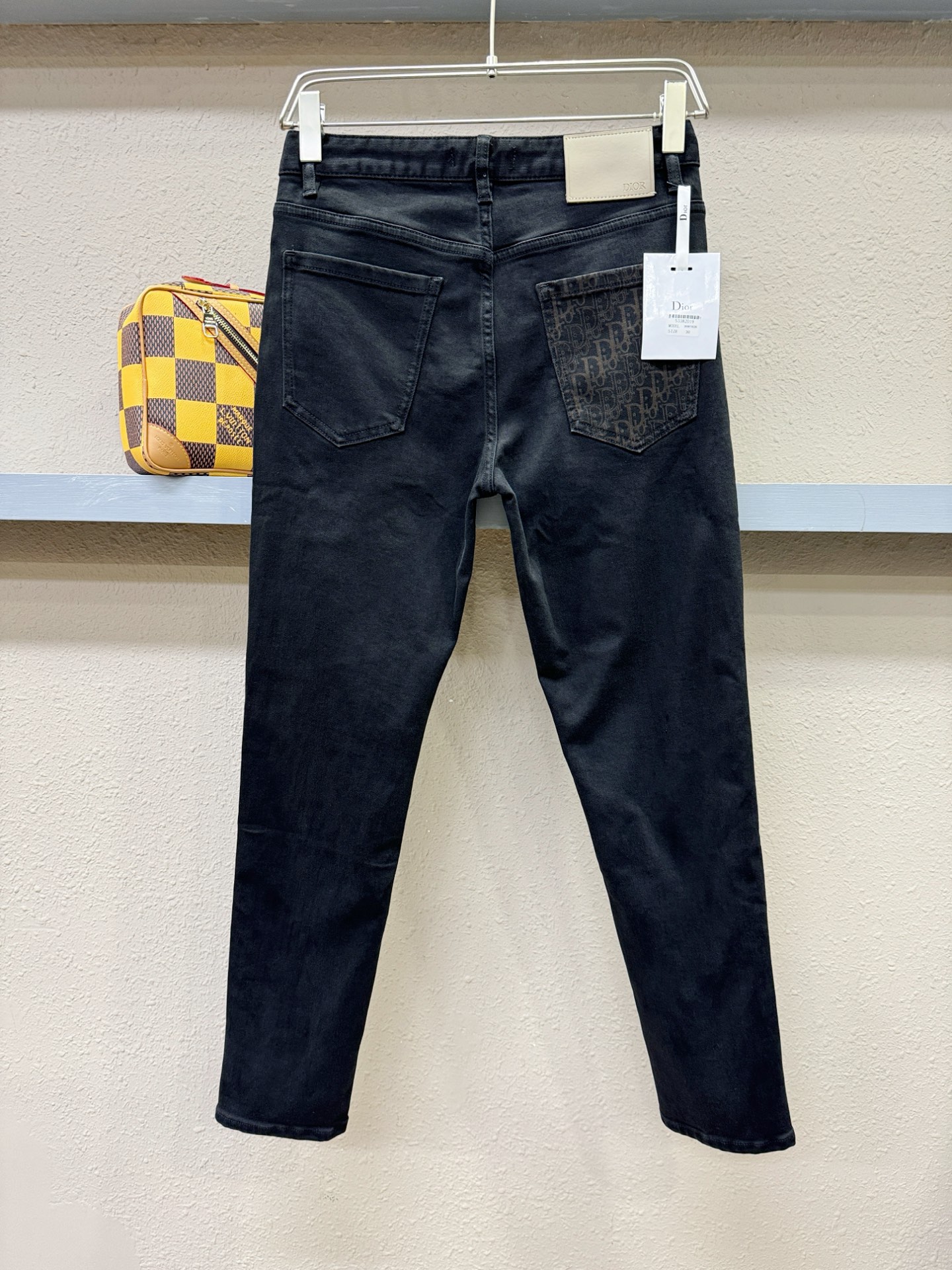 Dior迪奥 2025专柜新品，原版牛仔裤 原版重工打造，品牌经典LOGO设计，三标齐全！原版五金辅料。