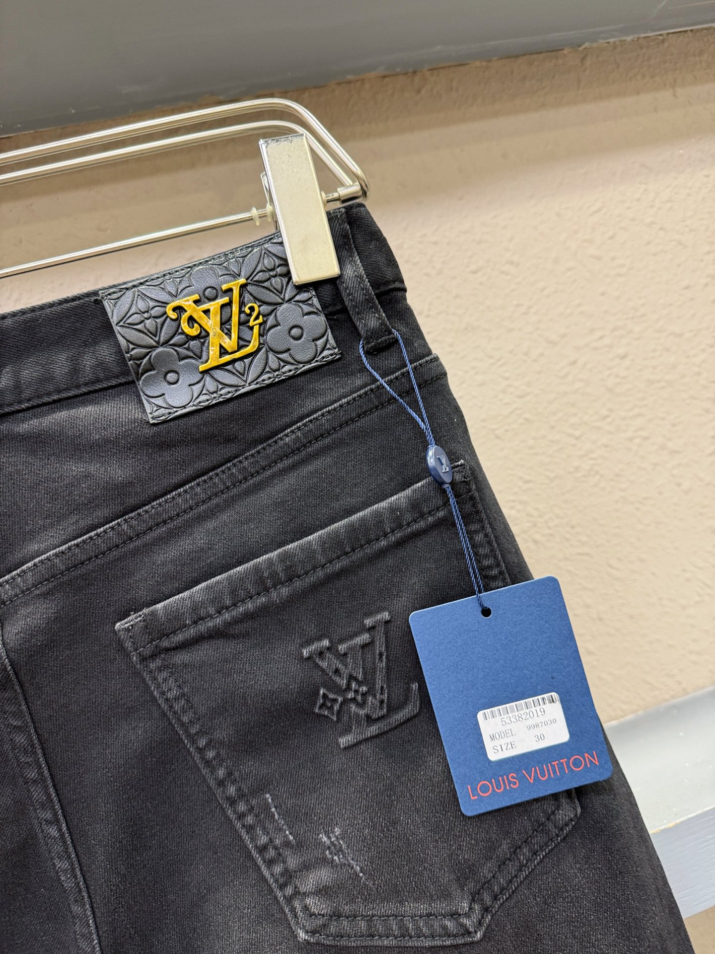 LV 2025专柜新品，原版牛仔裤 原版重工打造，品牌经典LOGO设计，三标齐全！原版五金辅料。专柜定制