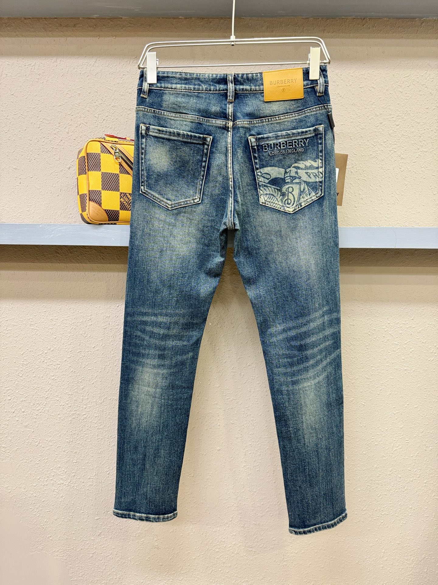 BURBERRY巴宝莉 2025专柜新品，原版牛仔裤 原版重工打造，品牌经典LOGO设计，三标齐全！原版
