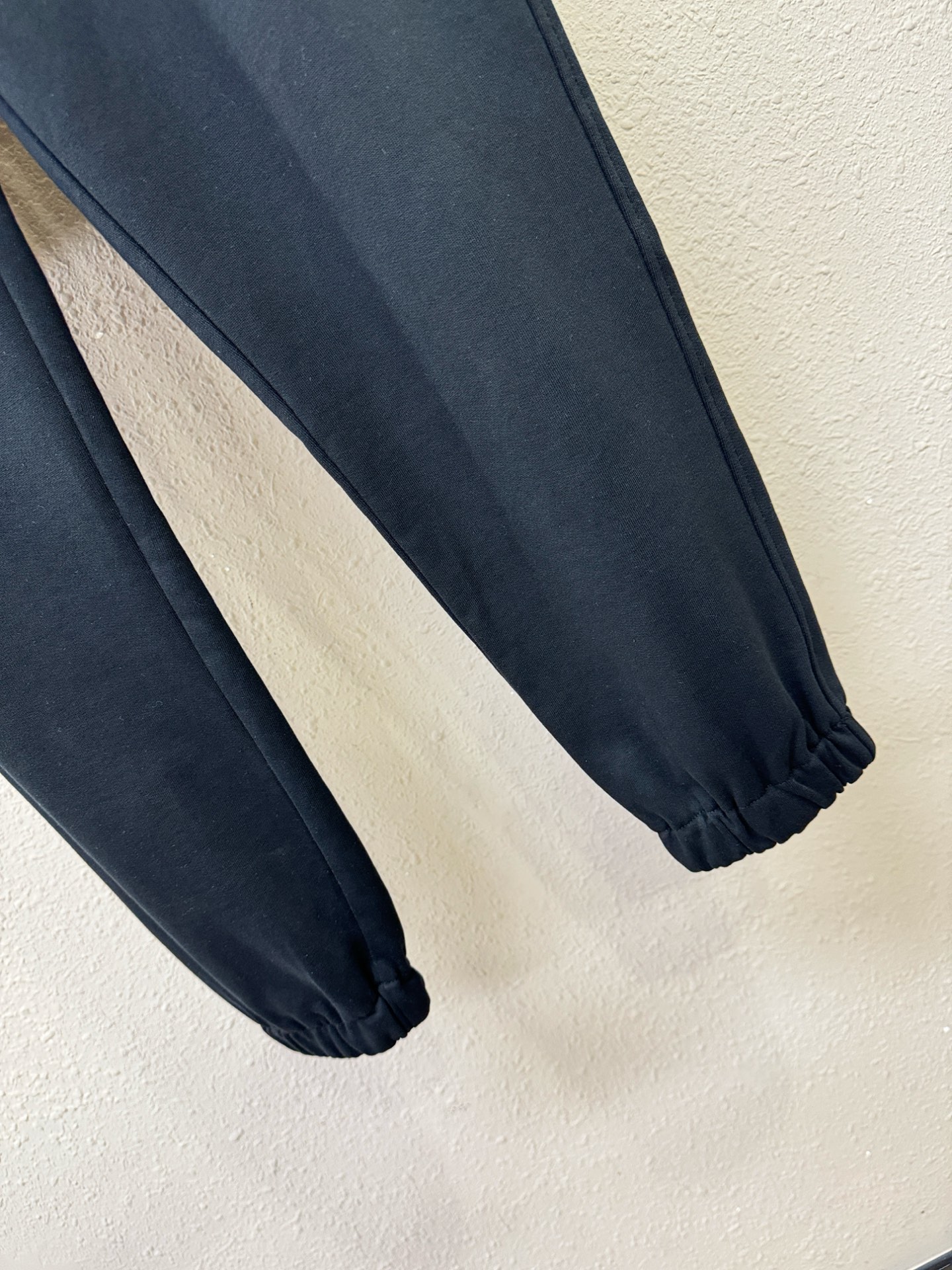 BURBERRY巴宝莉 2025秋冬超火休闲裤，选用欧洲进口面料，柔软舒适有质感，原版五金配件，非常炫酷