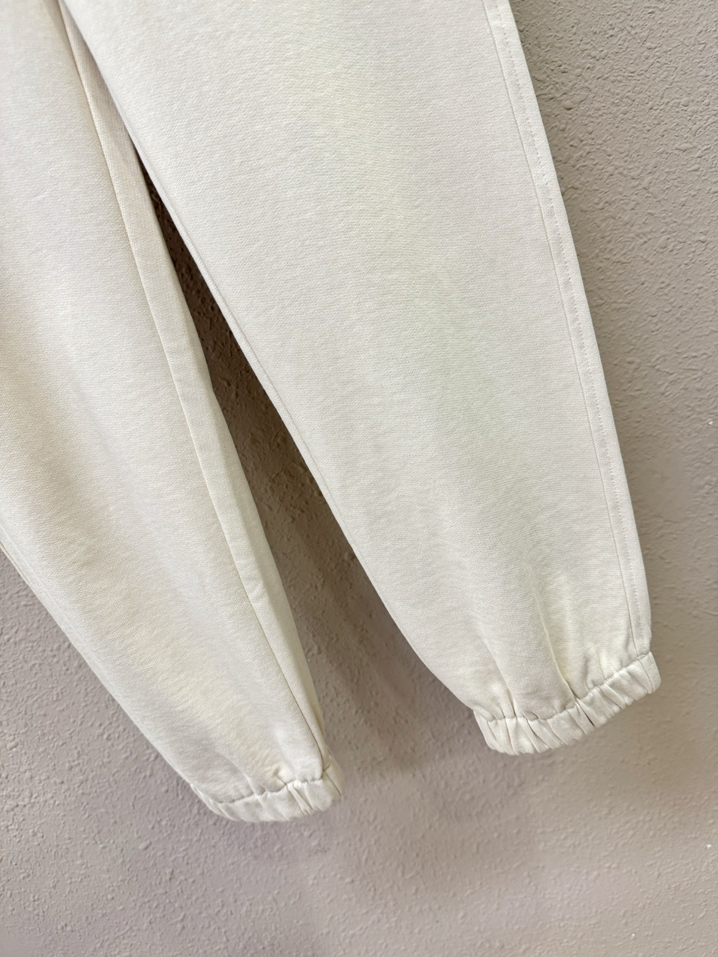 BURBERRY巴宝莉 2025秋冬超火休闲裤，选用欧洲进口面料，柔软舒适有质感，原版五金配件，非常炫酷