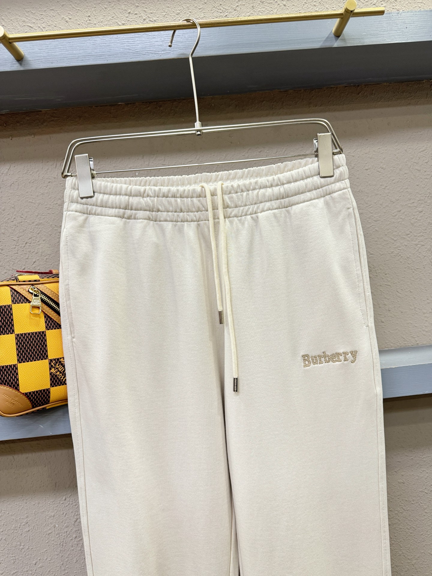 BURBERRY巴宝莉 2025秋冬超火休闲裤，选用欧洲进口面料，柔软舒适有质感，原版五金配件，非常炫酷