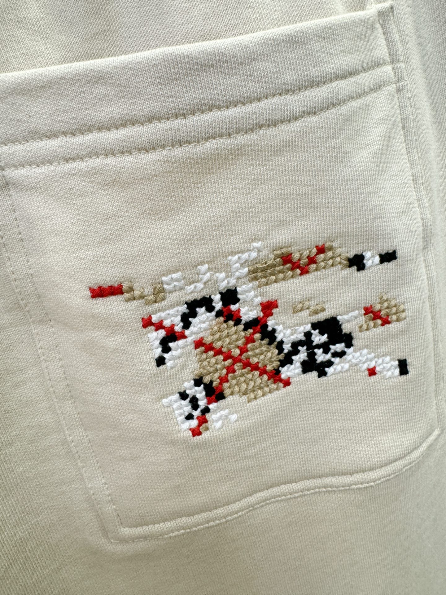 BURBERRY巴宝莉 2025秋冬超火休闲裤，选用欧洲进口面料，柔软舒适有质感，原版五金配件，非常炫酷