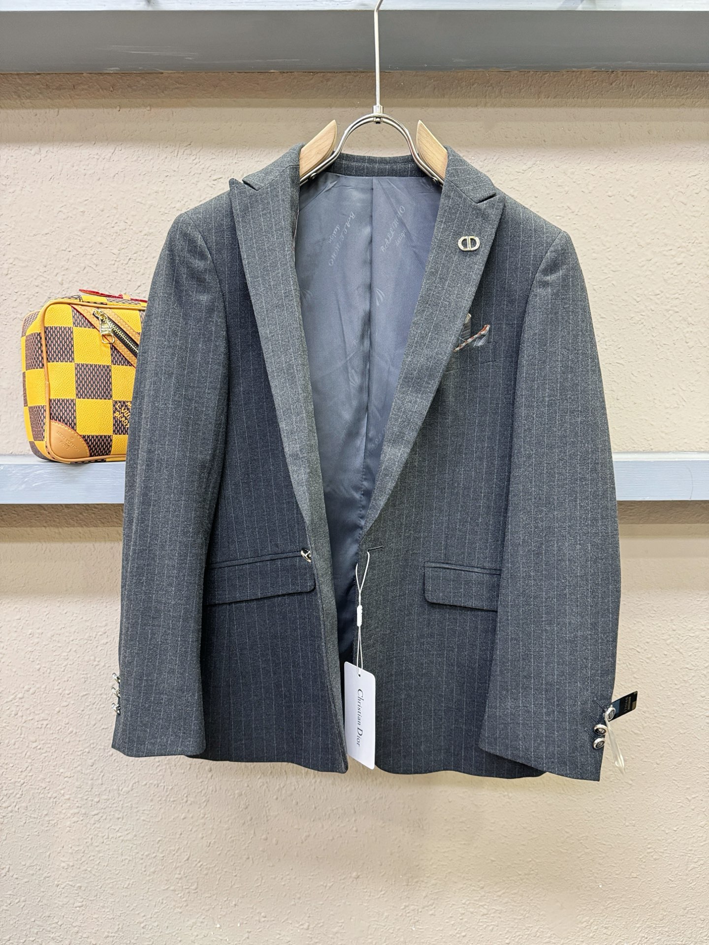 套装 Dior迪奥 2025新款西服套装，客供意大利顶级奢华面料，没有一位成功男人能拒绝 西服的质感，西