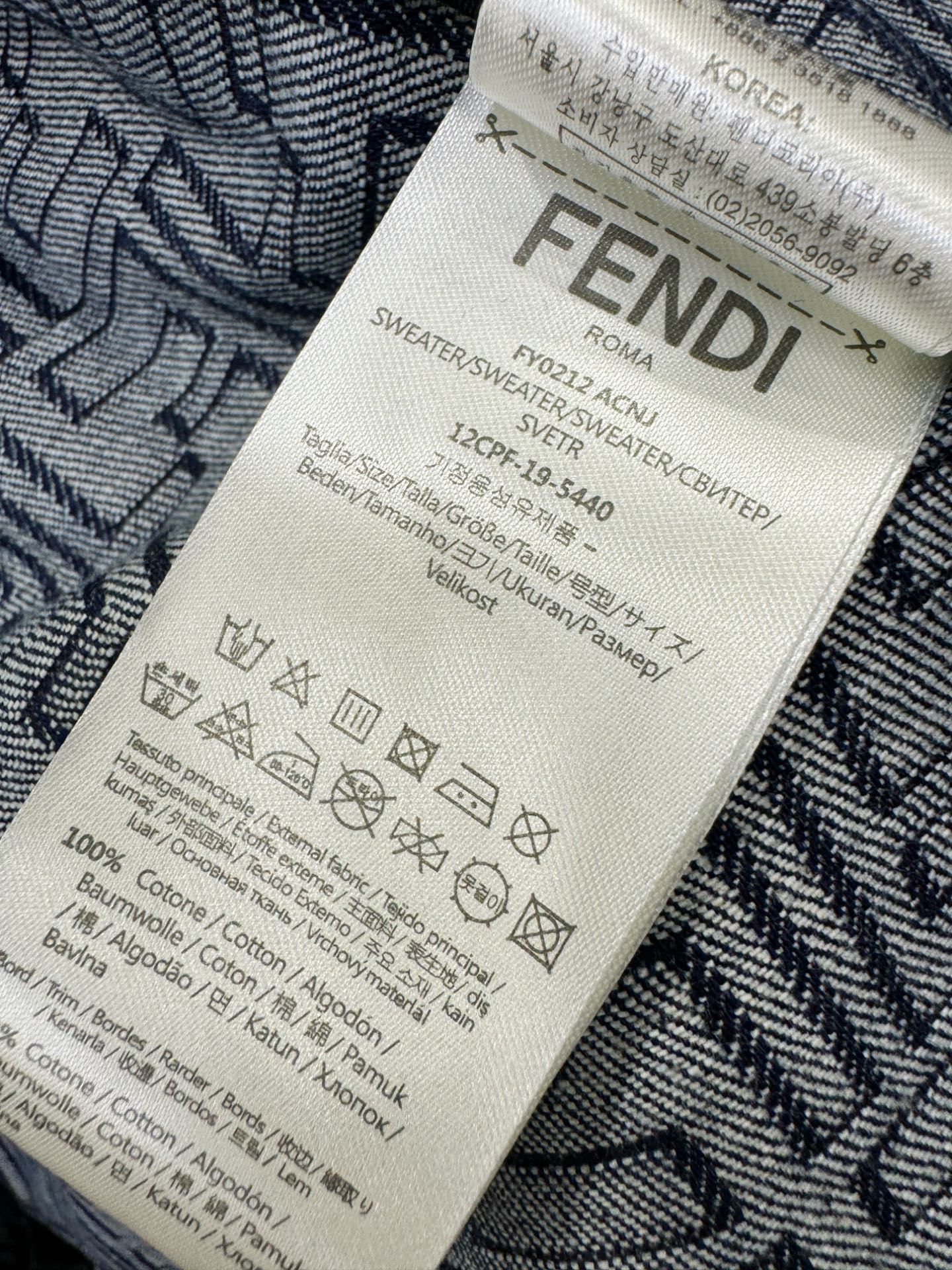 FENDI芬迪 2025秋冬新款牛仔夹克外套，原单狠货 意大利进口面料时尚夹克外套。欧洲专柜同步，上身更