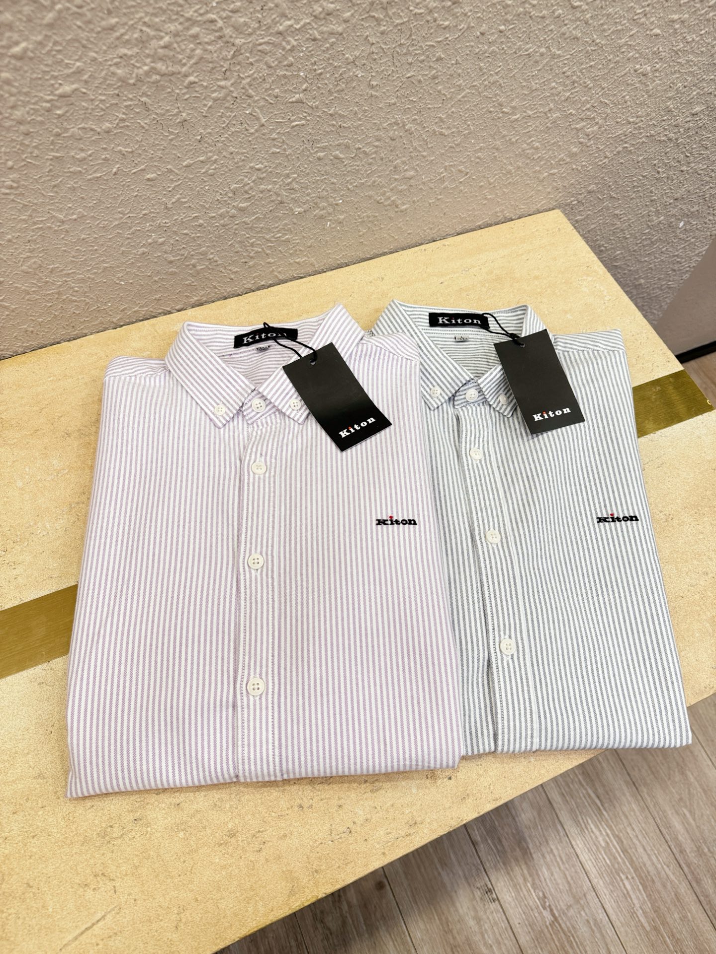 Kiton 2025 新款衬衫，贸易公司渠道稀出，领先官网发售！经典休闲衬衫搭配独特的设计，简洁干净、经