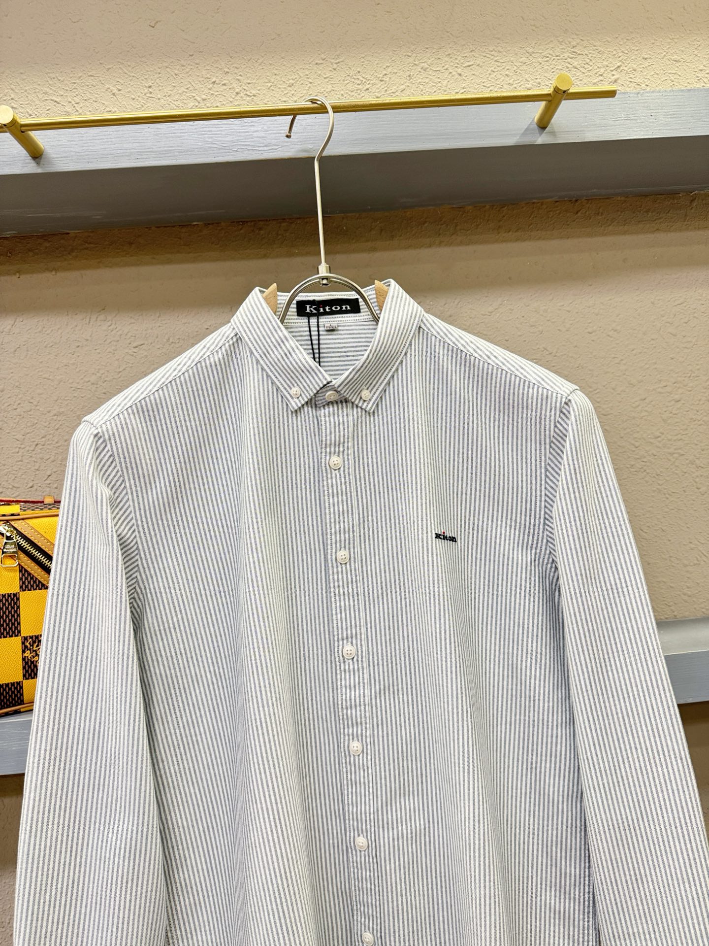Kiton 2025 新款衬衫，贸易公司渠道稀出，领先官网发售！经典休闲衬衫搭配独特的设计，简洁干净、经