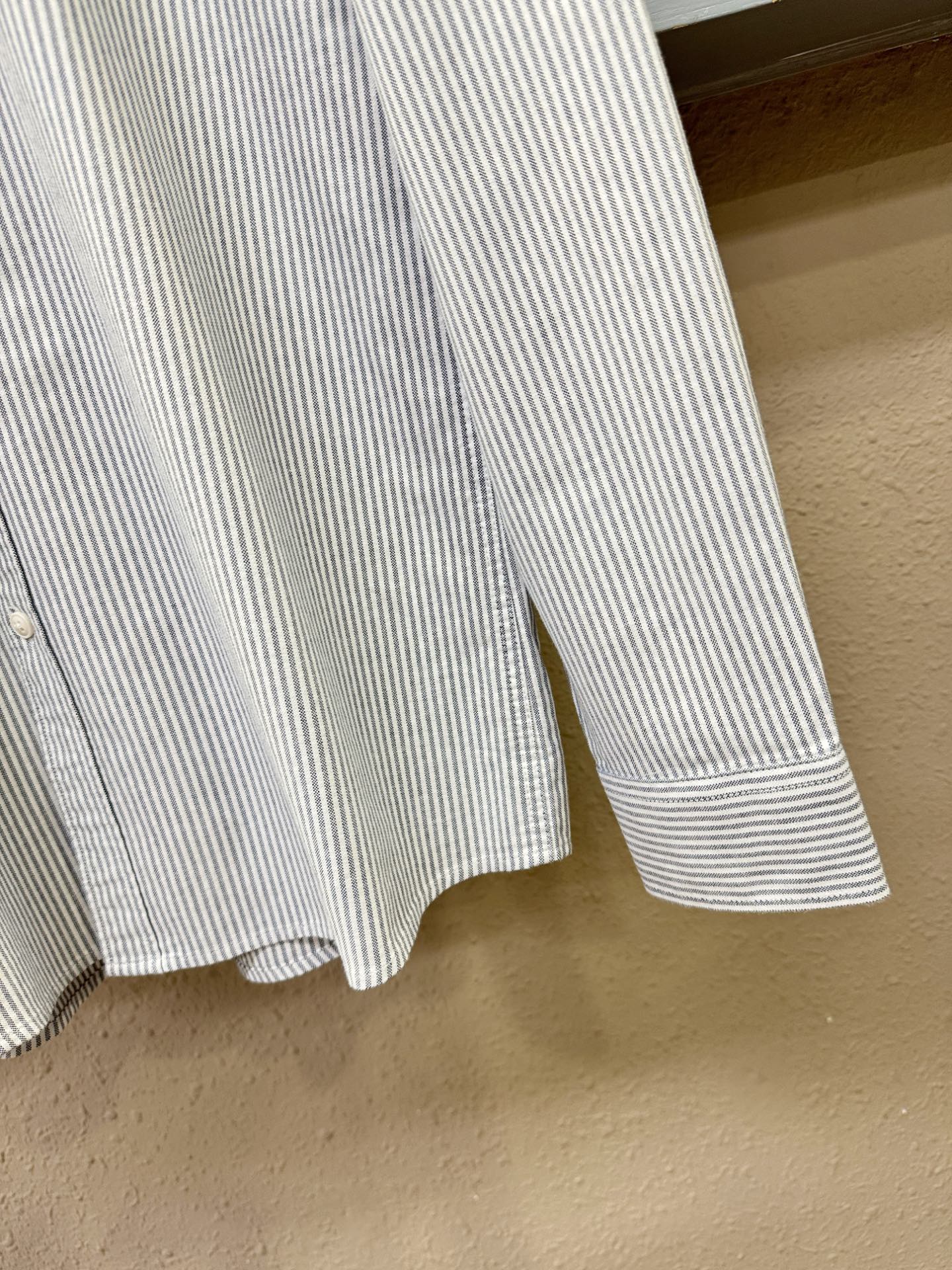 Kiton 2025 新款衬衫，贸易公司渠道稀出，领先官网发售！经典休闲衬衫搭配独特的设计，简洁干净、经