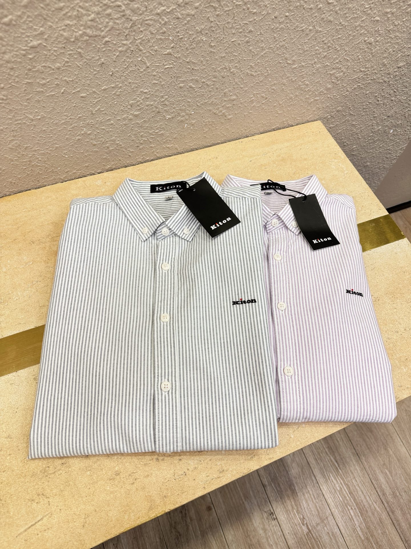 Kiton 2025 新款衬衫，贸易公司渠道稀出，领先官网发售！经典休闲衬衫搭配独特的设计，简洁干净、经