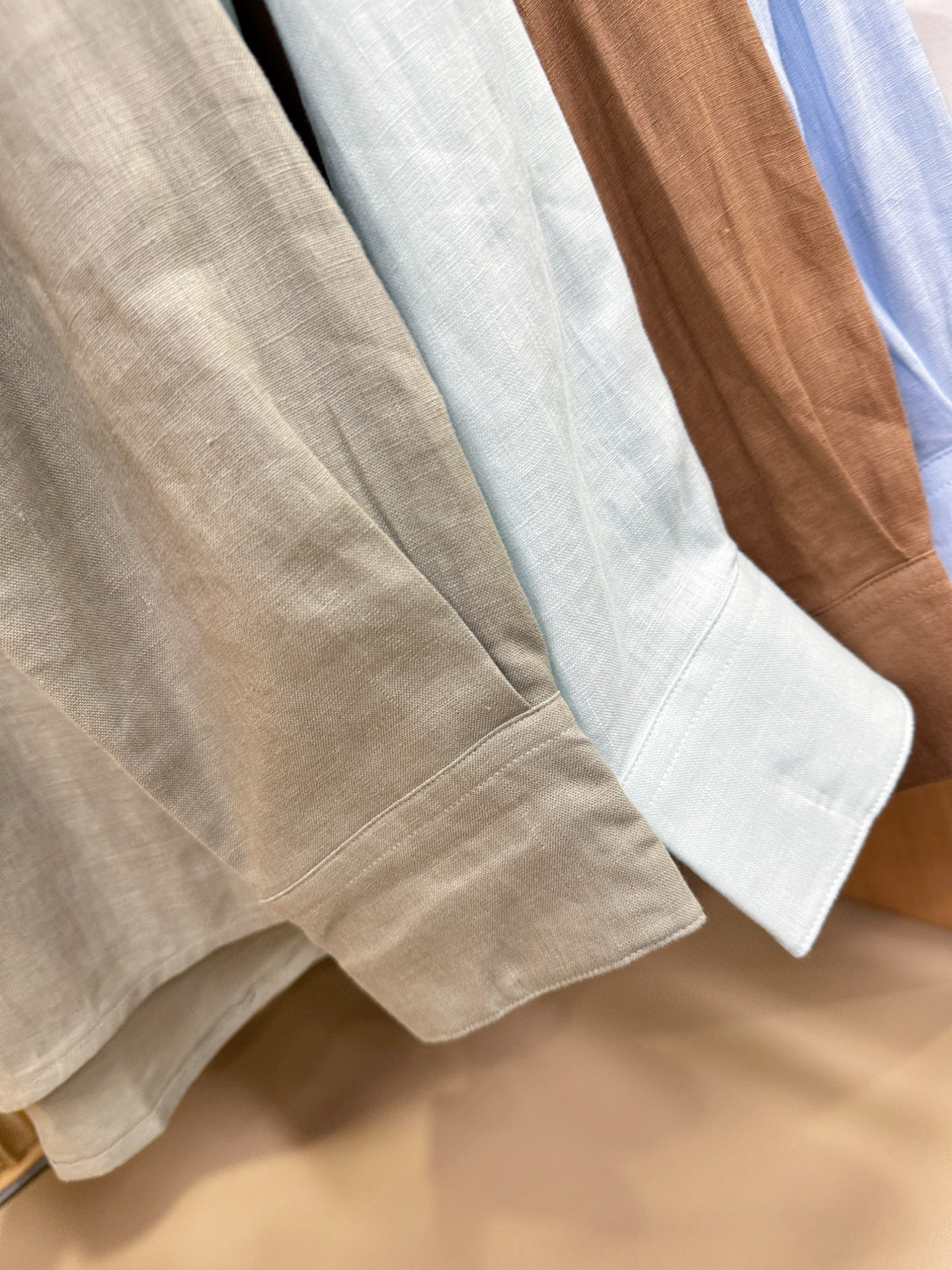 Loro Piana诺悠翩雅 2025专柜同款亚麻衬衫，100%亚麻面料，亚麻衬衫就足够腔调，作为衬衫外