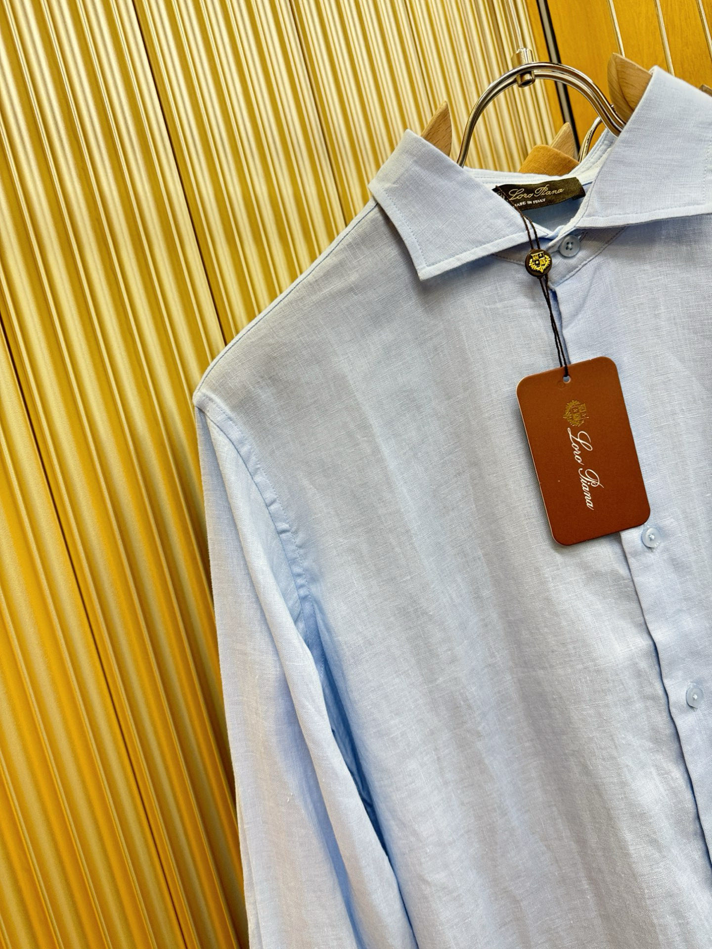 Loro Piana诺悠翩雅 2025专柜同款亚麻衬衫，100%亚麻面料，亚麻衬衫就足够腔调，作为衬衫外