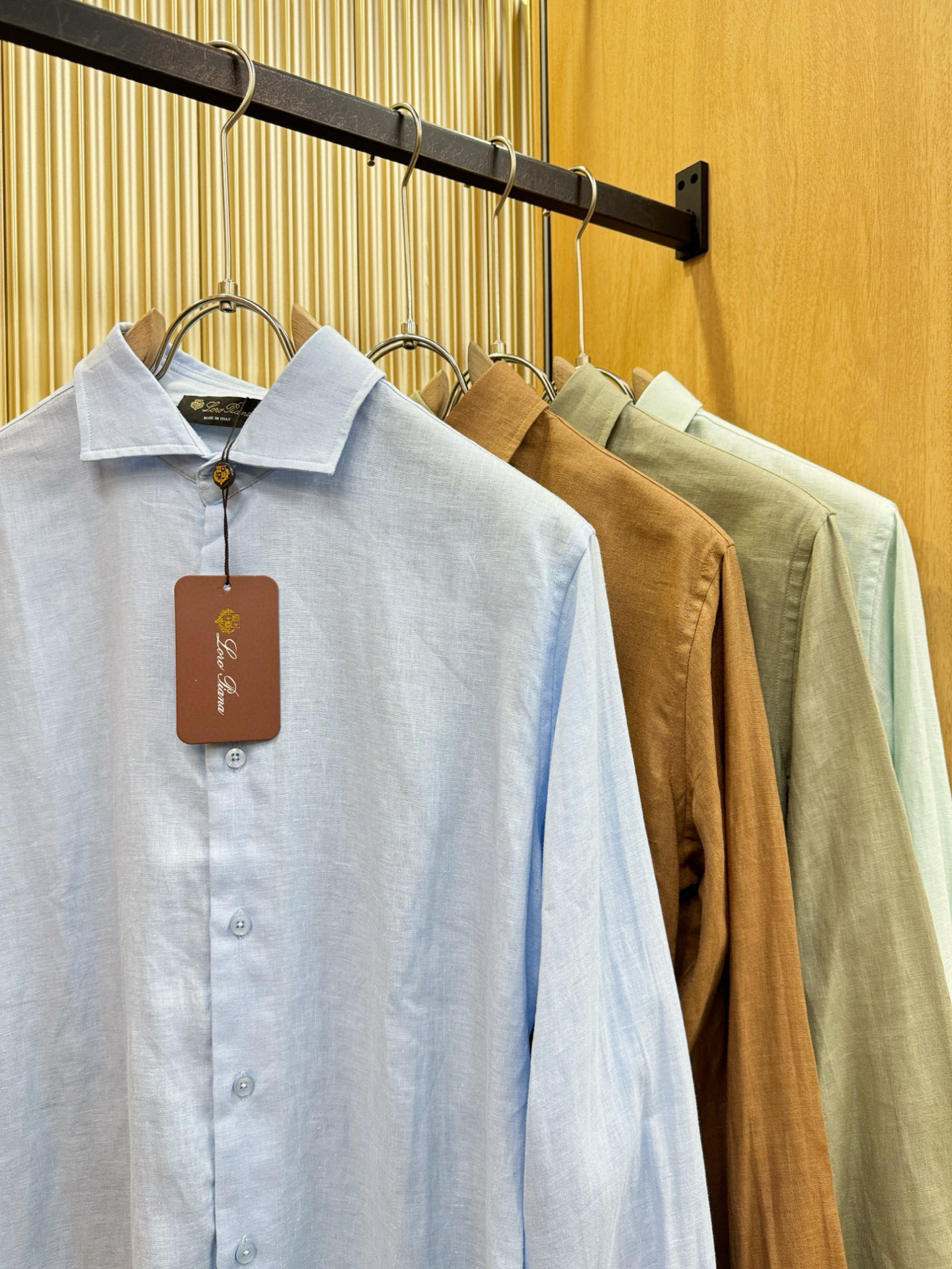 Loro Piana诺悠翩雅 2025专柜同款亚麻衬衫，100%亚麻面料，亚麻衬衫就足够腔调，作为衬衫外
