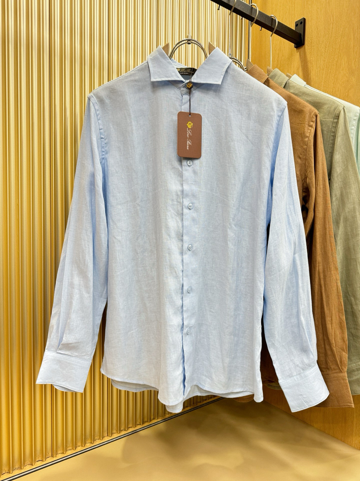 Loro Piana诺悠翩雅 2025专柜同款亚麻衬衫，100%亚麻面料，亚麻衬衫就足够腔调，作为衬衫外