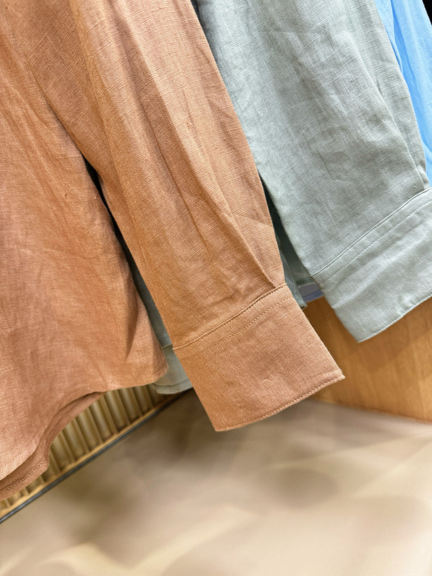 Loro Piana诺悠翩雅 2025专柜同款亚麻衬衫，100%亚麻面料，亚麻衬衫就足够腔调，作为衬衫外