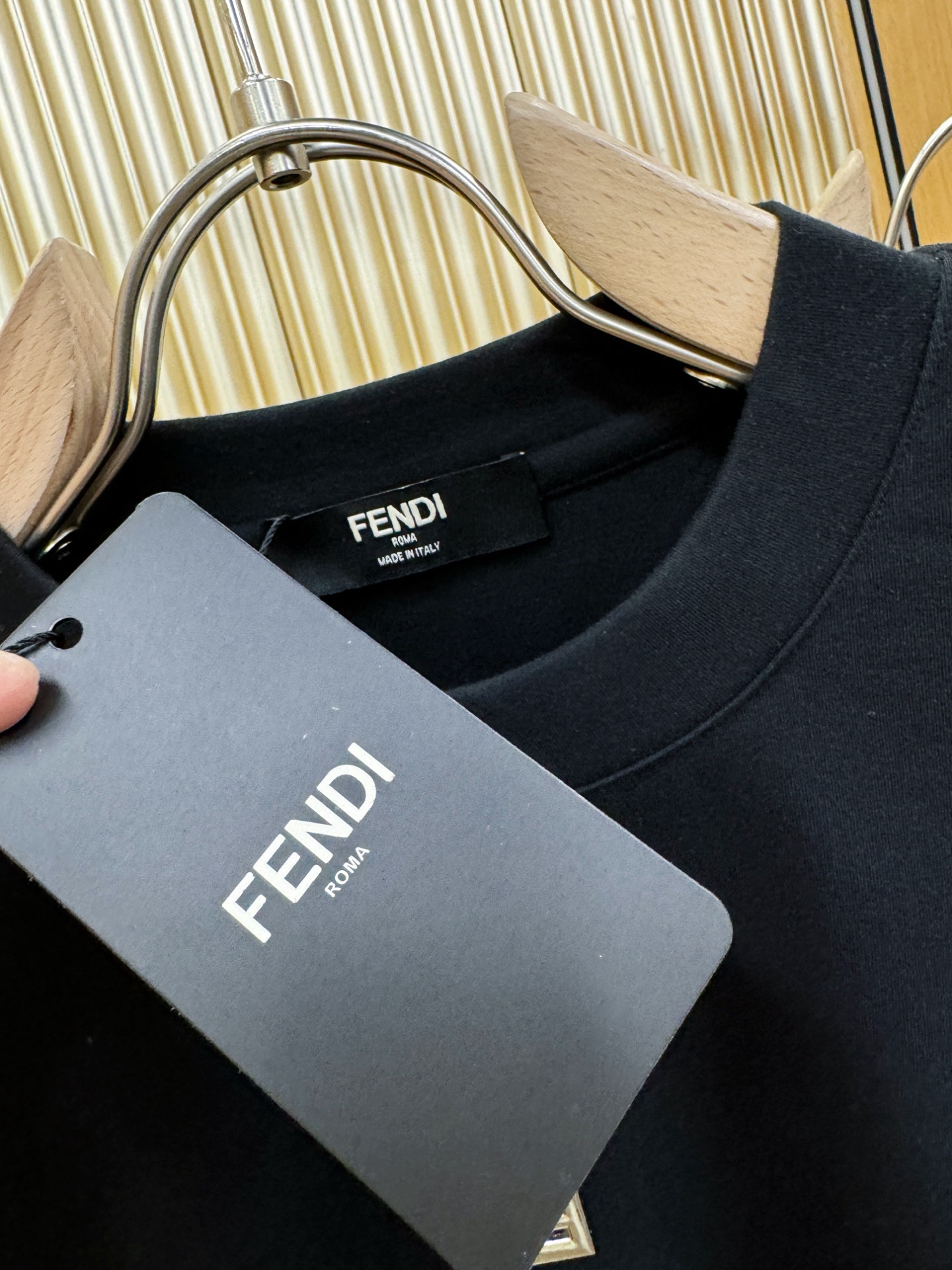 FENDI芬迪 顶级品质 2025秋冬新品短袖！原版定制面料，手感柔软。顶级进口私货，时尚设计潮流短袖，