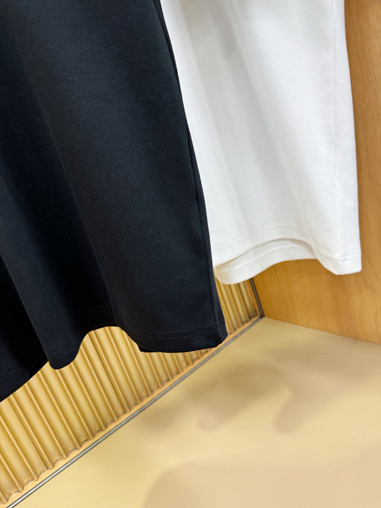 FENDI芬迪 顶级品质 2025秋冬新品短袖！原版定制面料，手感柔软。顶级进口私货，时尚设计潮流短袖，