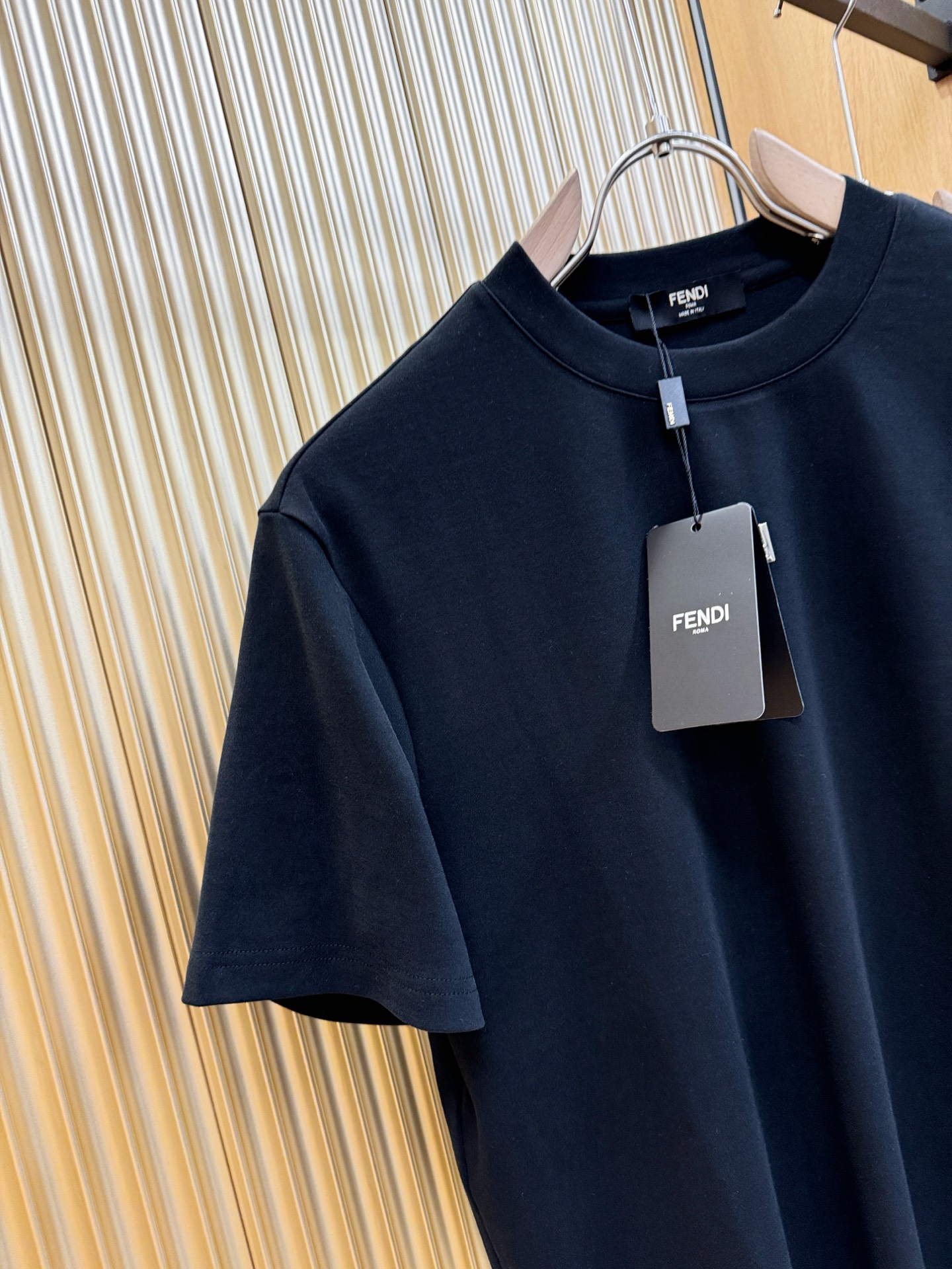 FENDI芬迪 顶级品质 2025秋冬新品短袖！原版定制面料，手感柔软。顶级进口私货，时尚设计潮流短袖，