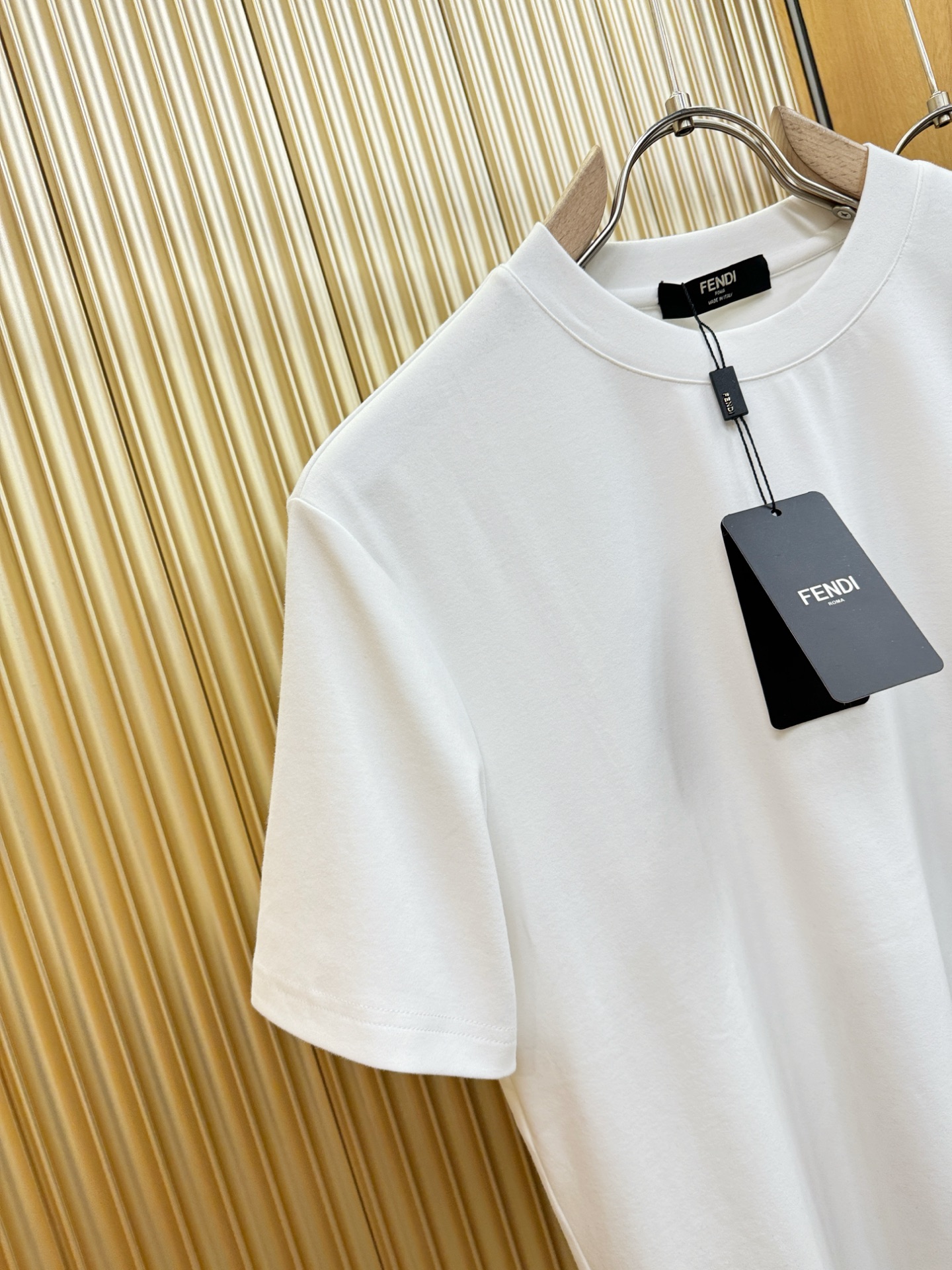 FENDI芬迪 顶级品质 2025秋冬新品短袖！原版定制面料，手感柔软。顶级进口私货，时尚设计潮流短袖，