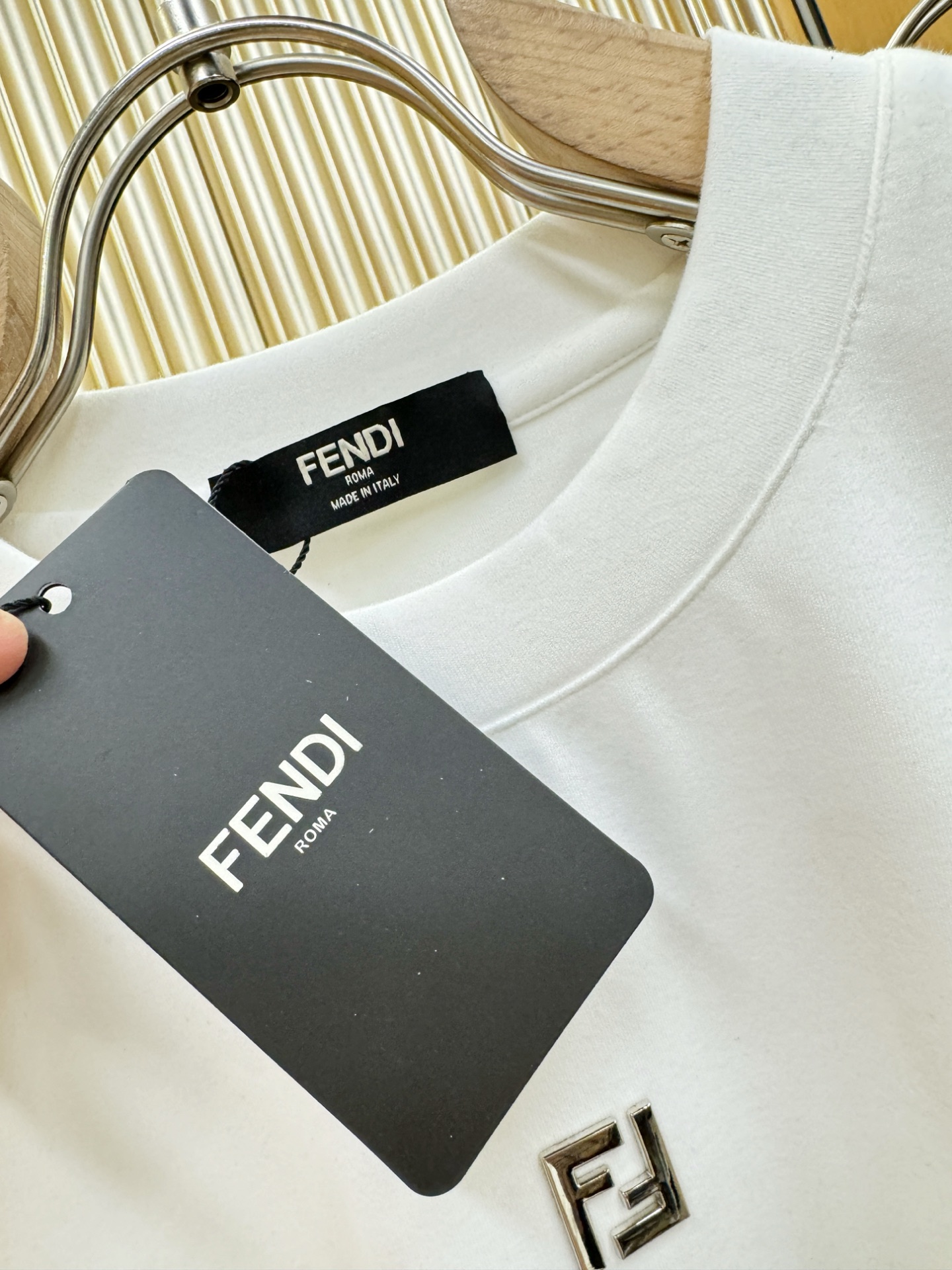 FENDI芬迪 顶级品质 2025秋冬新品短袖！原版定制面料，手感柔软。顶级进口私货，时尚设计潮流短袖，