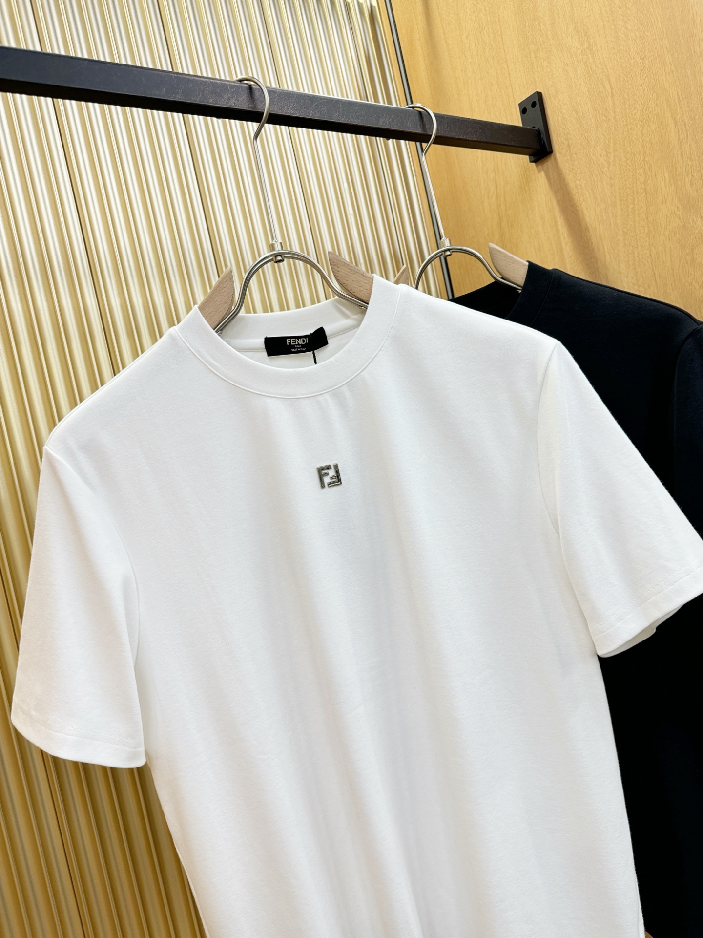 FENDI芬迪 顶级品质 2025秋冬新品短袖！原版定制面料，手感柔软。顶级进口私货，时尚设计潮流短袖，