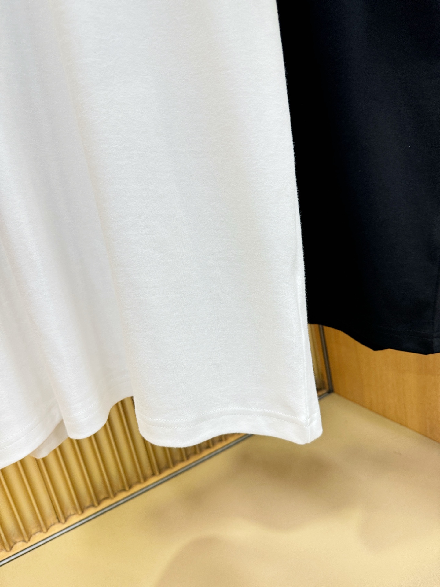 FENDI芬迪 顶级品质 2025秋冬新品短袖！原版定制面料，手感柔软。顶级进口私货，时尚设计潮流短袖，