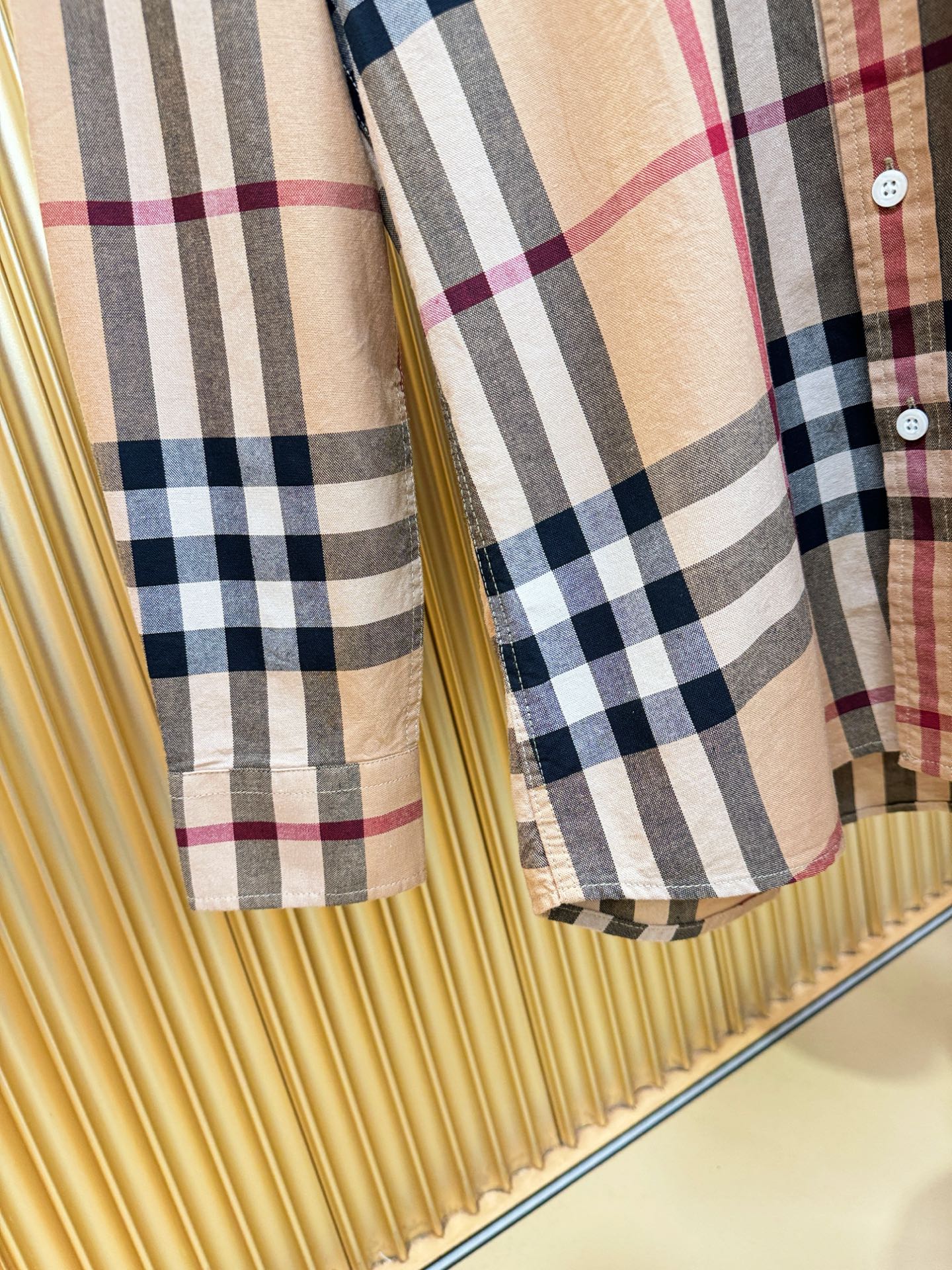 BURBERRY巴宝莉 2025 新款衬衫，贸易公司渠道稀出，领先官网发售！经典休闲衬衫搭配独特的设计，