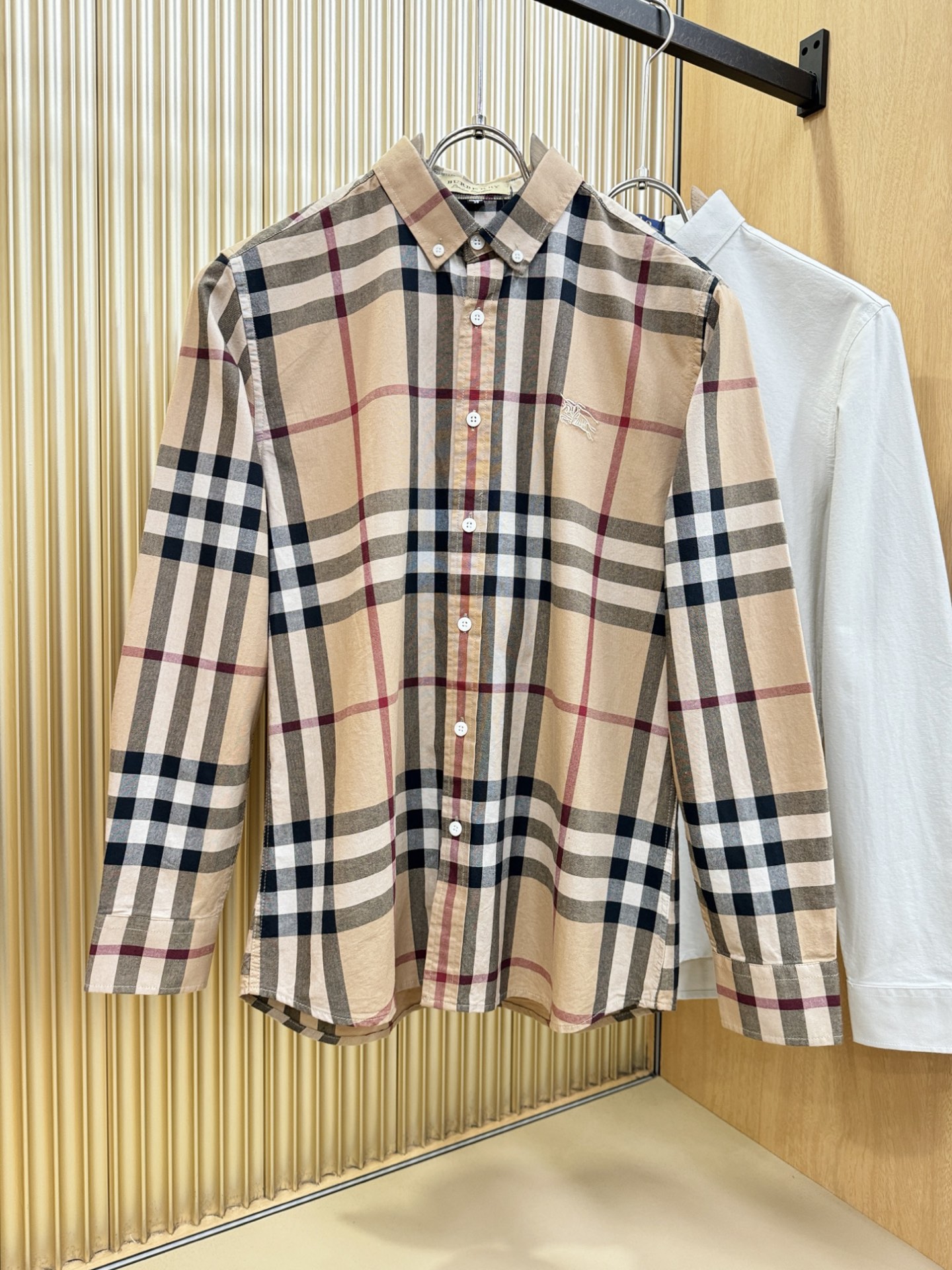 BURBERRY巴宝莉 2025 新款衬衫，贸易公司渠道稀出，领先官网发售！经典休闲衬衫搭配独特的设计，