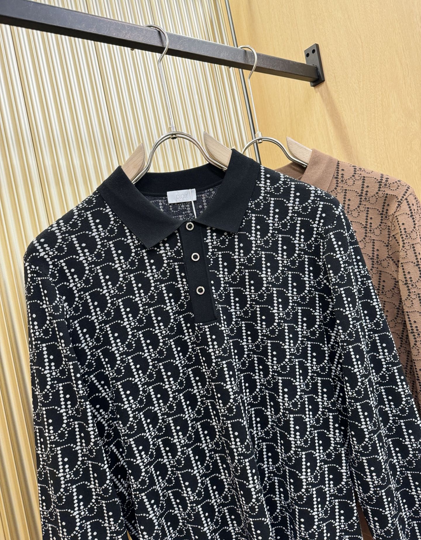 Dior迪奥2025秋冬新款毛衣，桑蚕丝+绵羊毛，顶级桑蚕丝绵羊毛面料，手感柔软。 logo图案设计，贸