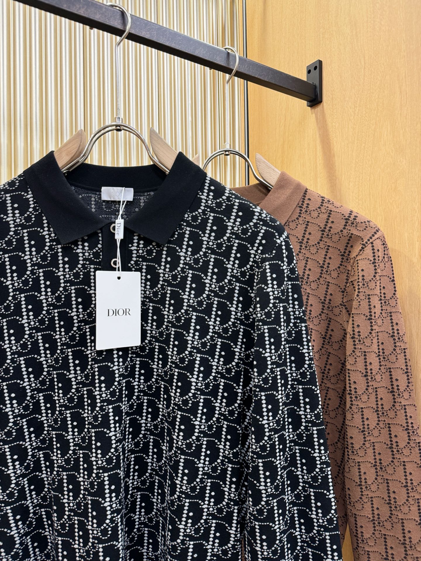 Dior迪奥2025秋冬新款毛衣，桑蚕丝+绵羊毛，顶级桑蚕丝绵羊毛面料，手感柔软。 logo图案设计，贸