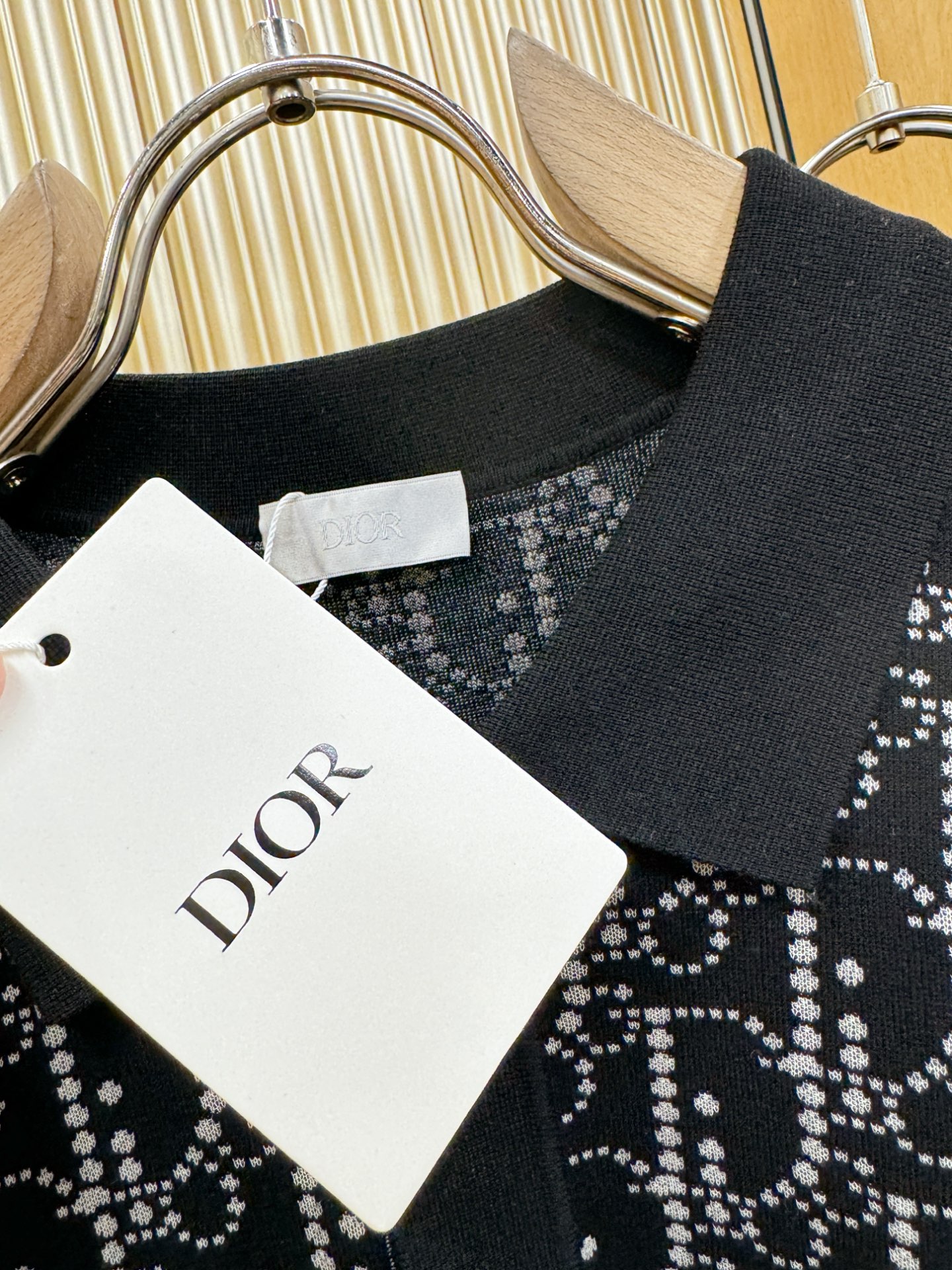 Dior迪奥2025秋冬新款毛衣，桑蚕丝+绵羊毛，顶级桑蚕丝绵羊毛面料，手感柔软。 logo图案设计，贸