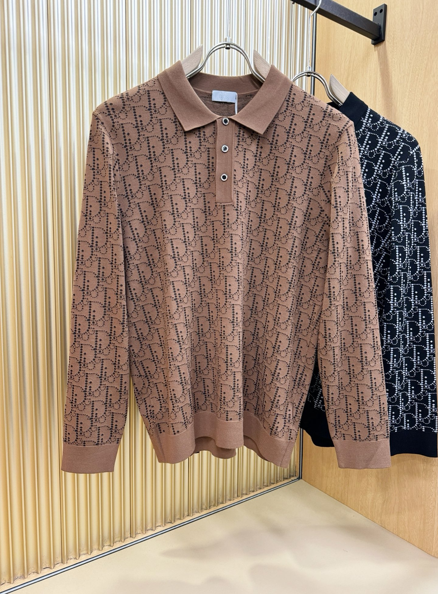 Dior迪奥2025秋冬新款毛衣，桑蚕丝+绵羊毛，顶级桑蚕丝绵羊毛面料，手感柔软。 logo图案设计，贸