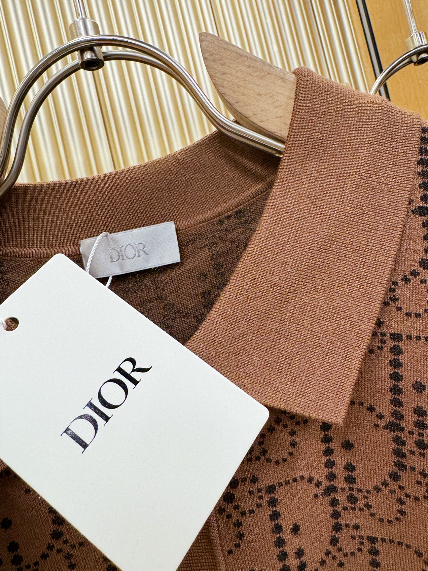 Dior迪奥2025秋冬新款毛衣，桑蚕丝+绵羊毛，顶级桑蚕丝绵羊毛面料，手感柔软。 logo图案设计，贸