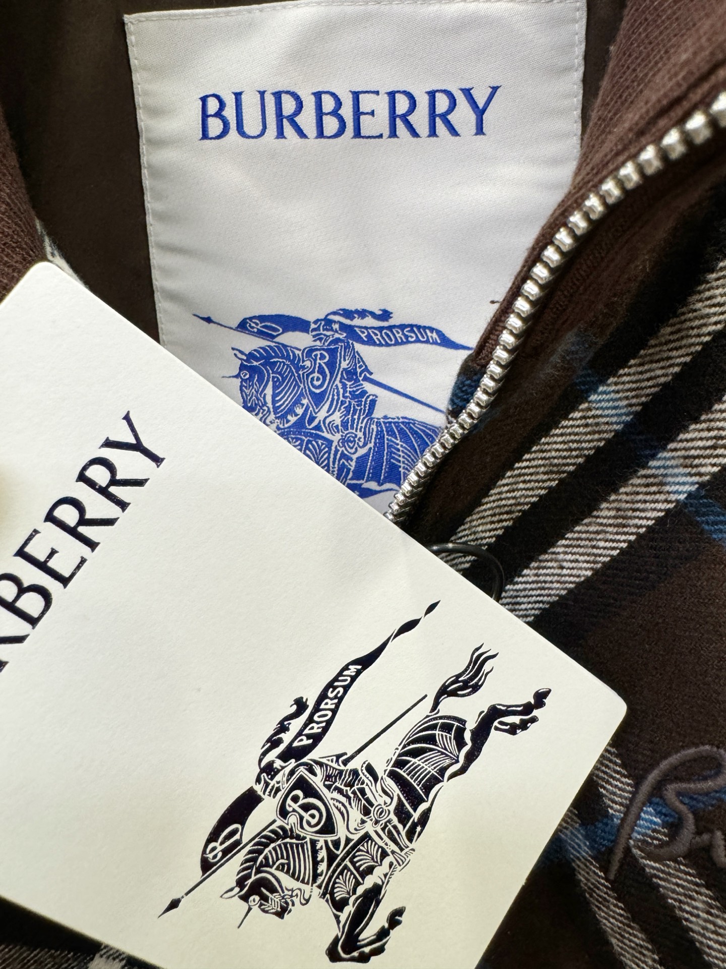 BURBERRY巴宝莉 2025秋冬新款夹克外套，原单狠货 意大利进口面料时尚夹克外套。欧洲专柜同步，上