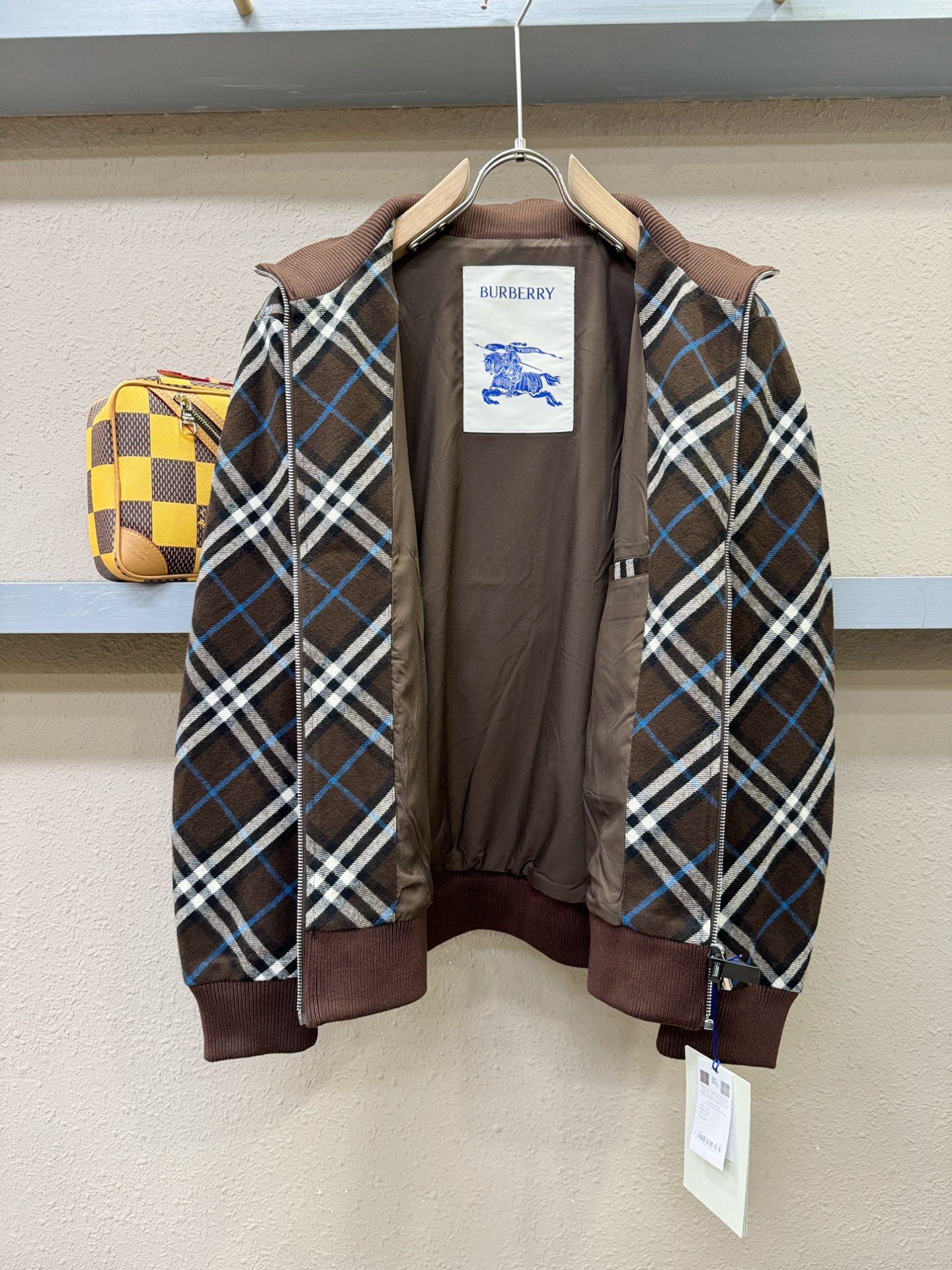 BURBERRY巴宝莉 2025秋冬新款夹克外套，原单狠货 意大利进口面料时尚夹克外套。欧洲专柜同步，上