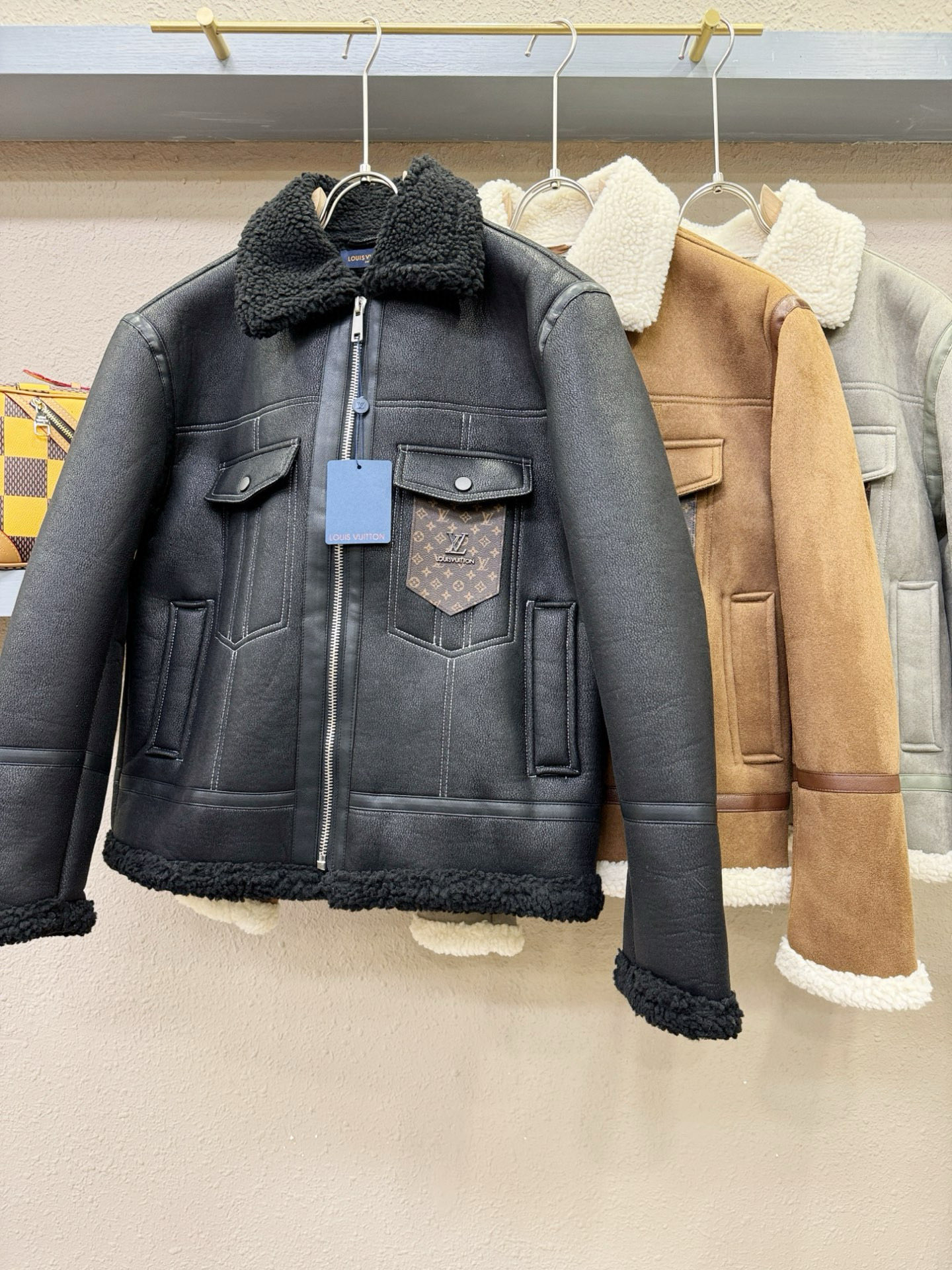 LV路易威登 新品皮毛一体，原生态人造皮面料；100%进口皮毛一体！采用进口人造皮皮料！皮料品质相当高级